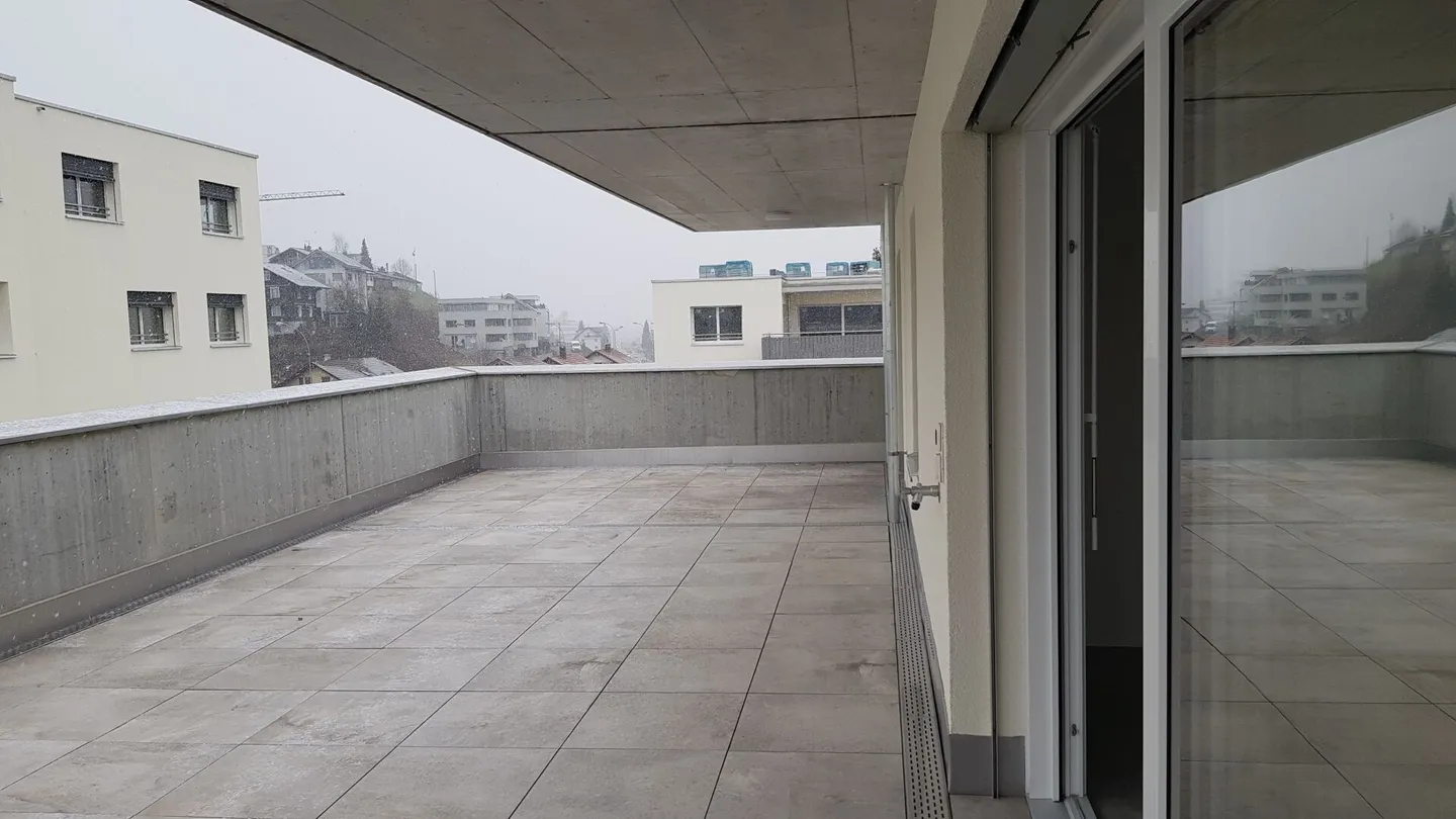 Appartement penthouse exclusif avec grande terrasse et vue panoramique à Schötz - Photo 1 sur 8