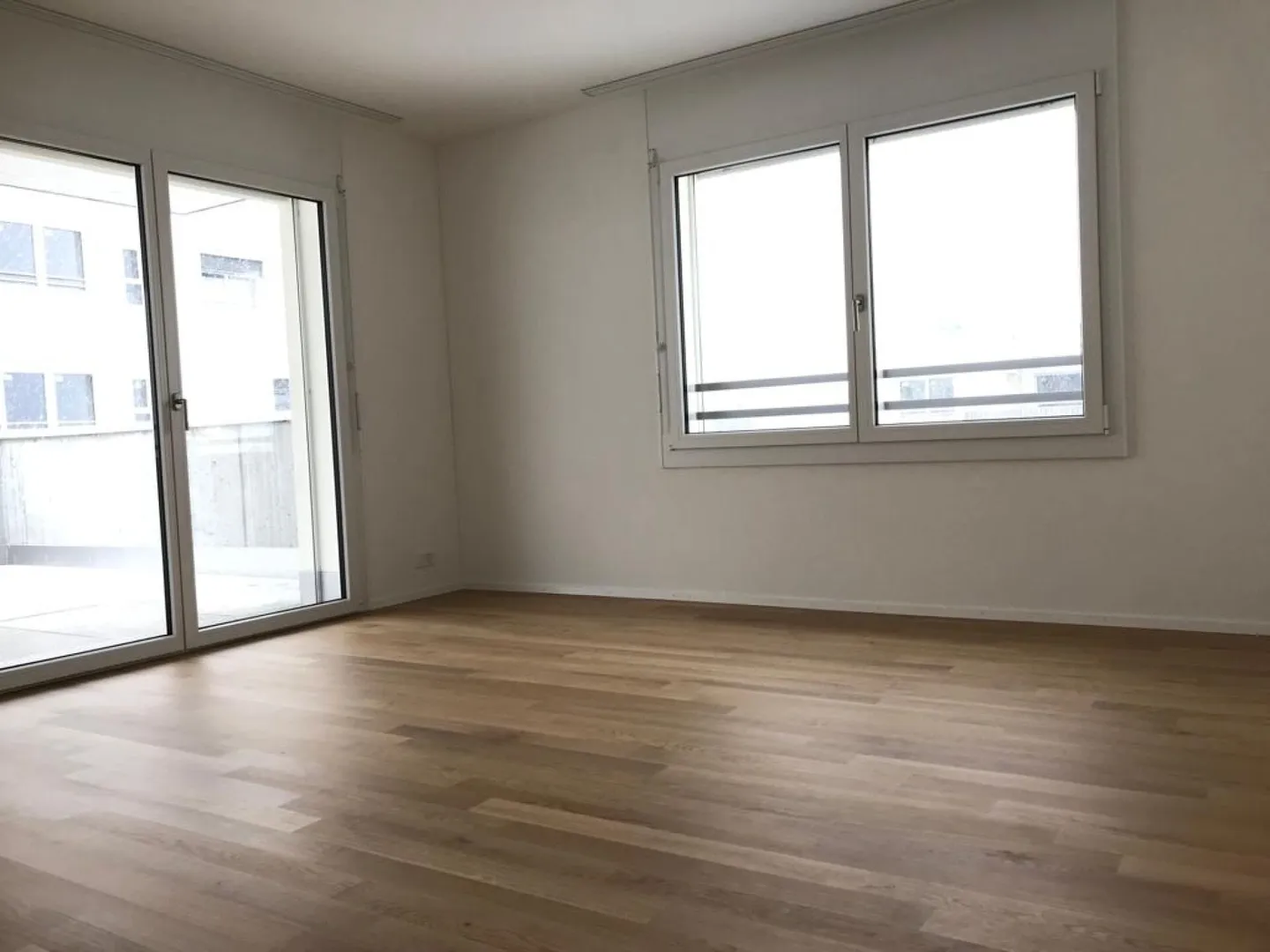 Appartement penthouse exclusif avec grande terrasse et vue panoramique à Schötz - Photo 4 sur 8