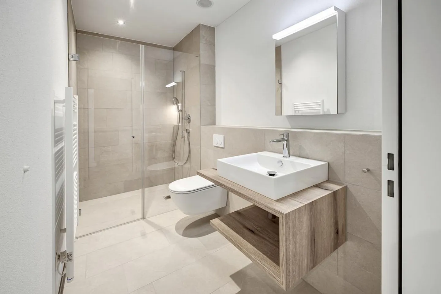 Modernes Apartment mit atemberaubendem Blick - Foto 5 von 5