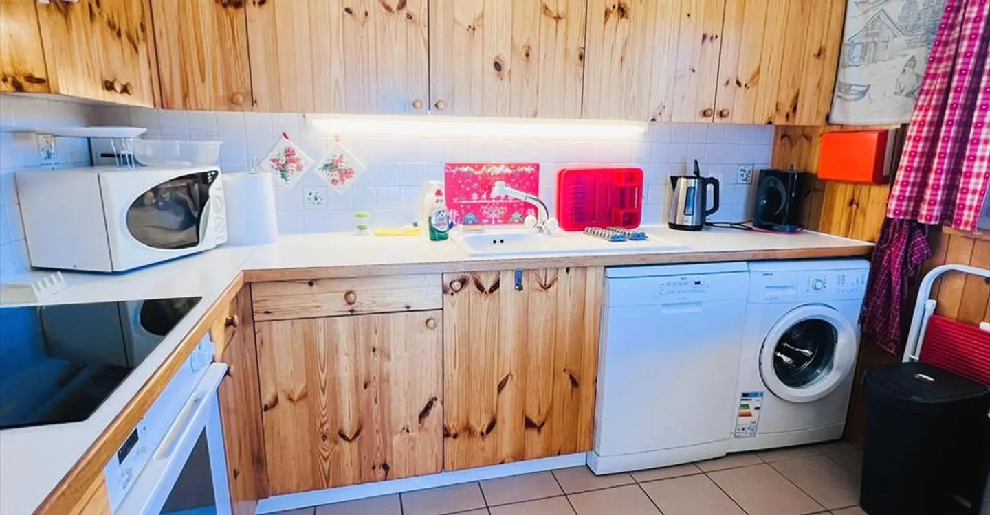 3.5 Room House - Photo 7 of 13