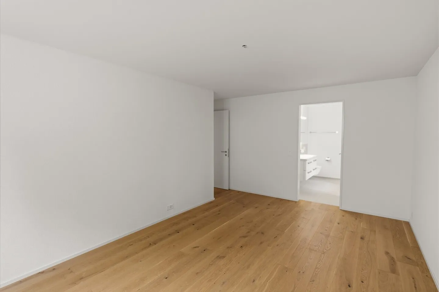 Modern 3.5-Room Apartment in Greppen - Photo 4 of 6