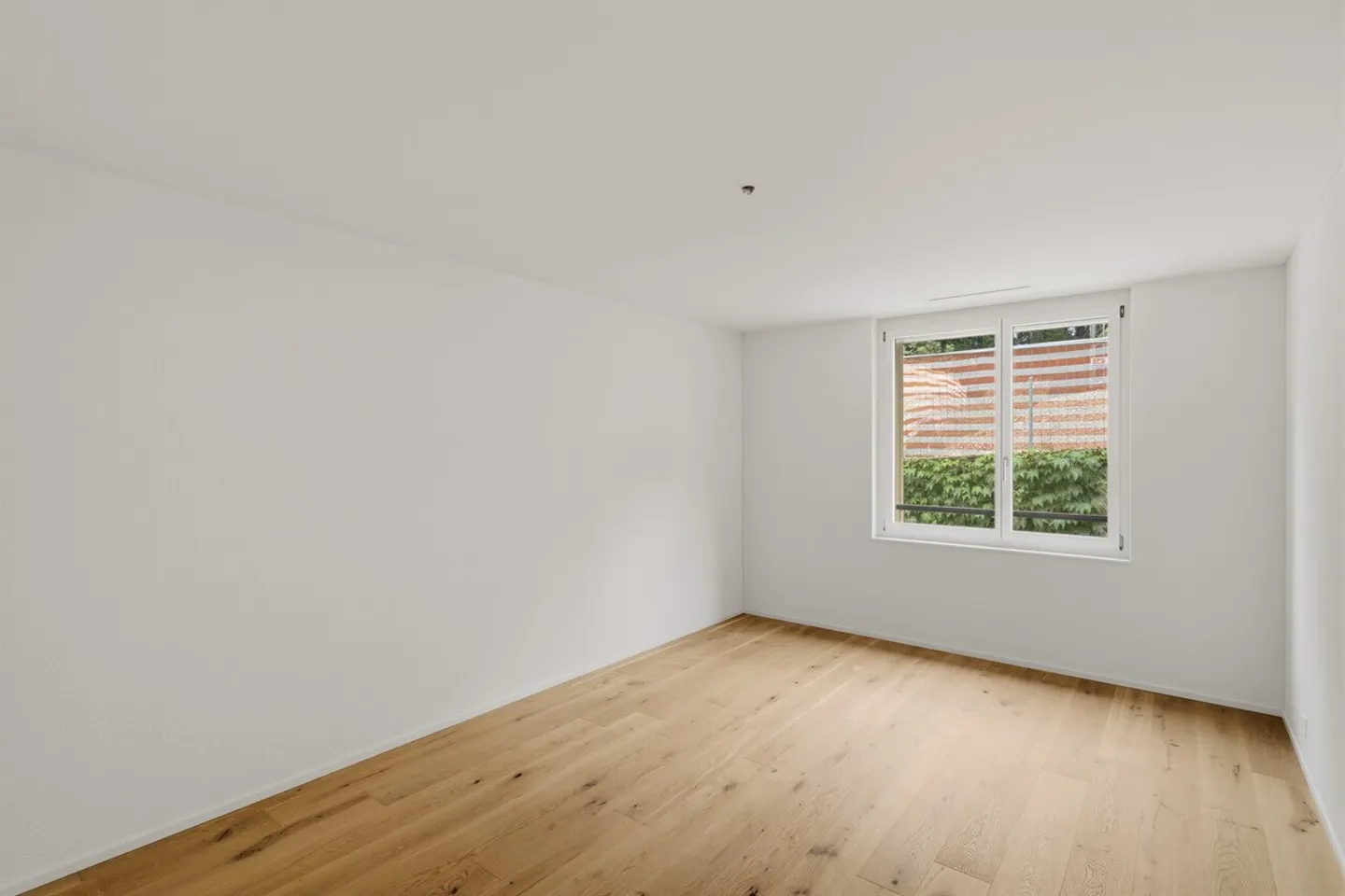 Modern 3.5-Room Apartment in Greppen - Photo 5 of 6