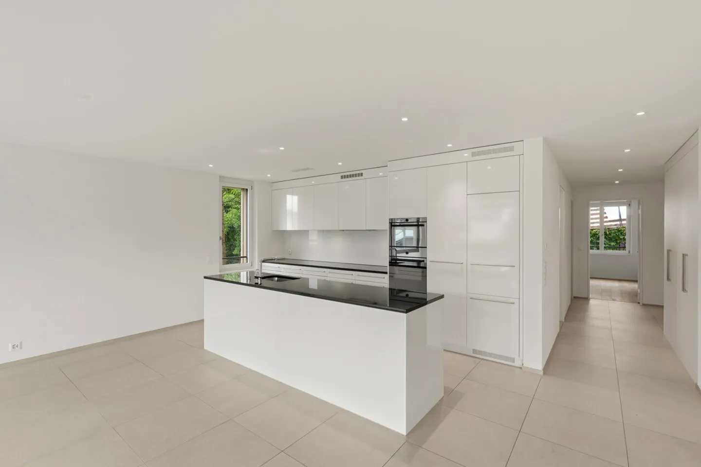 Modern 3.5-Room Apartment in Greppen - Photo 1 of 6