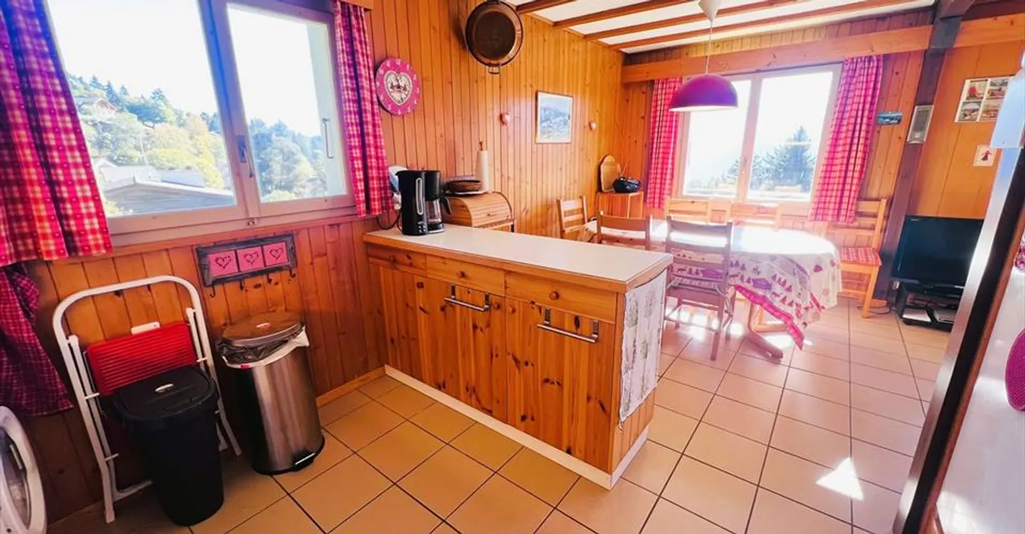 3.5 Room House - Photo 9 of 13