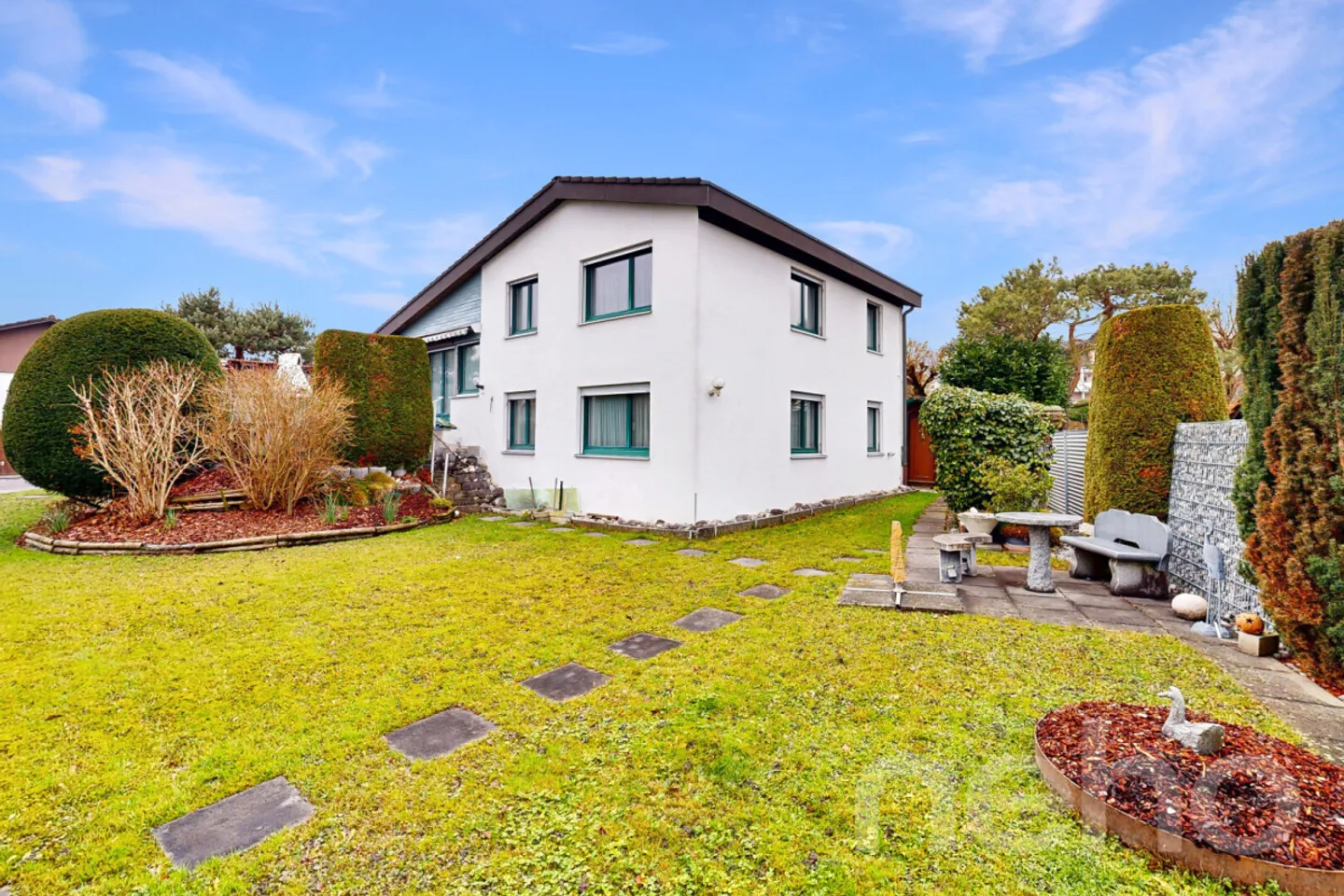 Family-Friendly Detached House - Photo 1 of 12