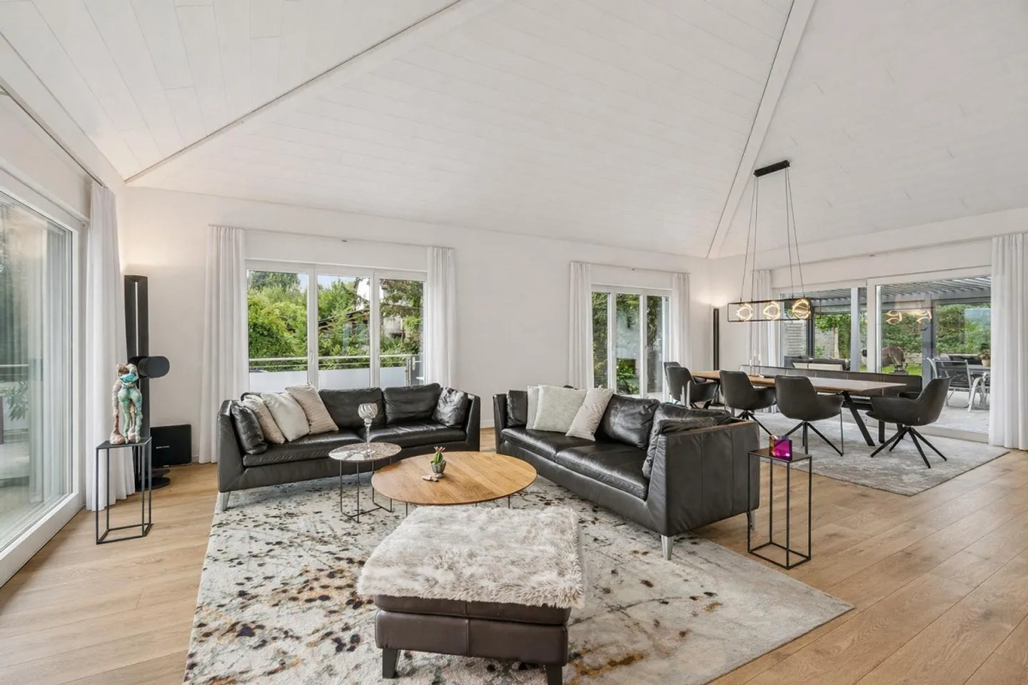 Hochwertiges Design vereint sich mit einer exklusiven Wohlfühlatmos... - Foto 1 von 4