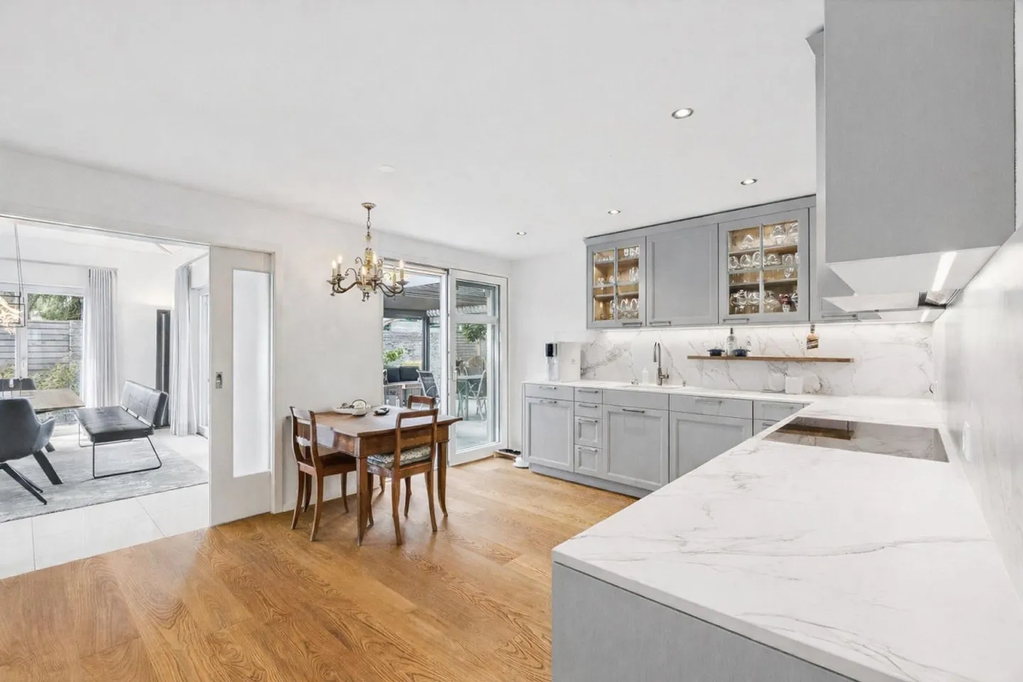 Hochwertiges Design vereint sich mit einer exklusiven Wohlfühlatmos... - Foto 2 von 4