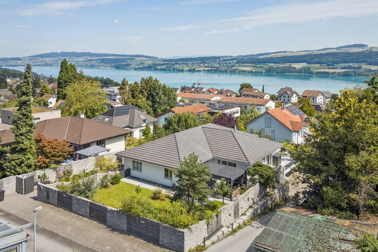 Hochwertiges Design vereint sich mit einer exklusiven Wohlfühlatmos... - Foto 3 von 4