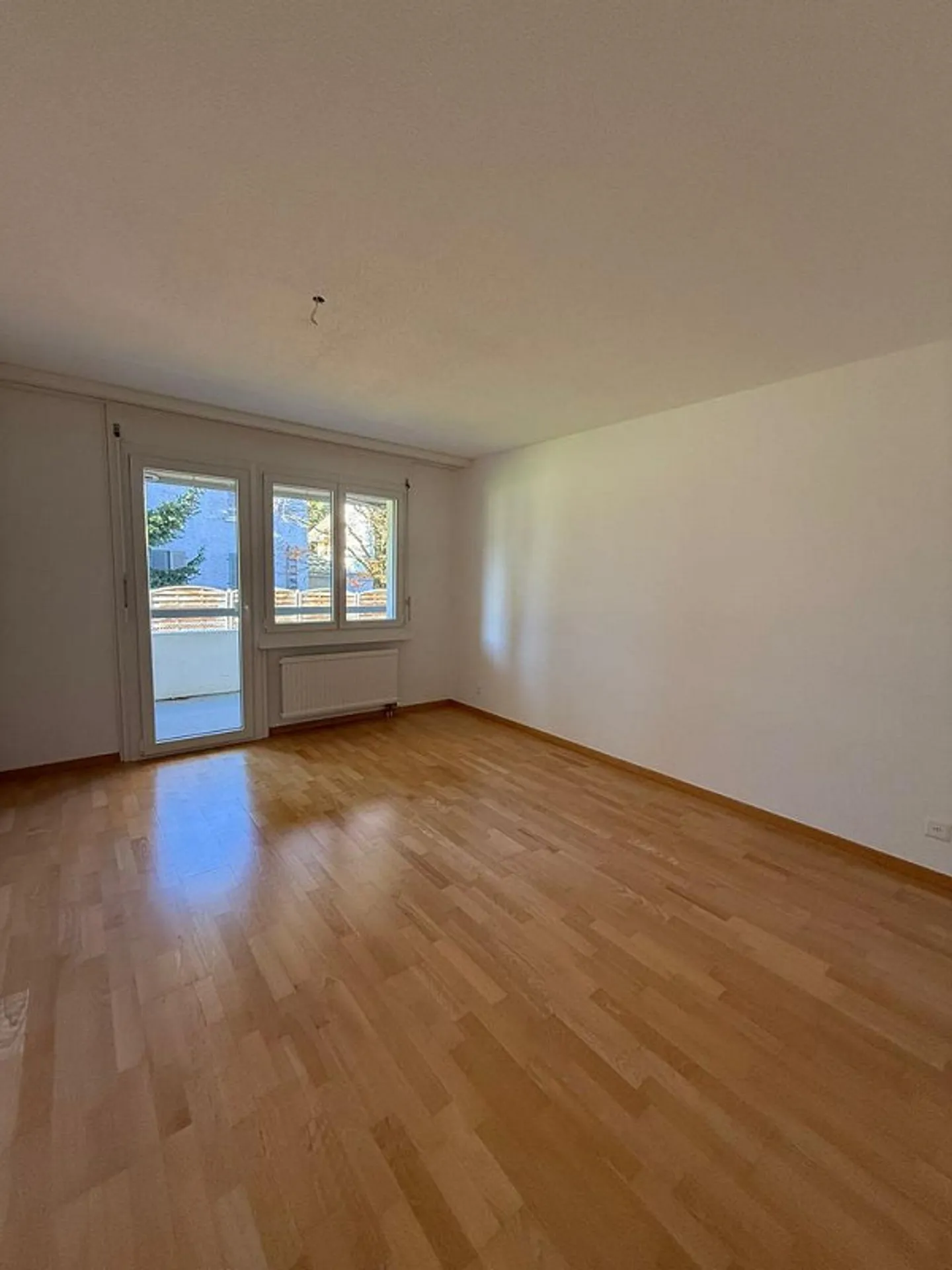 Luminoso appartamento di 3,5 locali al piano rialzato con balcone - Foto 3 di 10