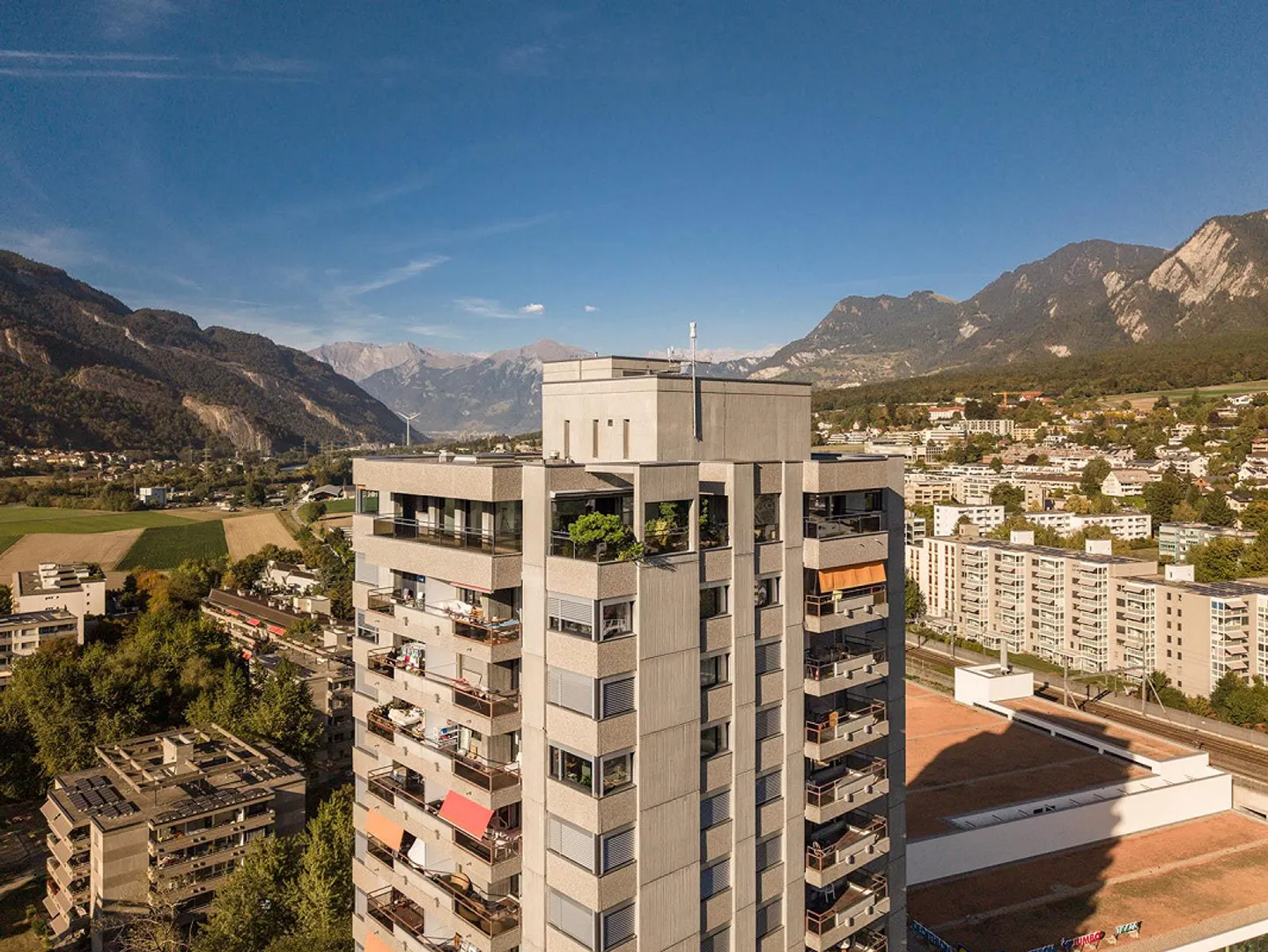 Appartement en attique avec vue spectaculaire - Photo 2 sur 18