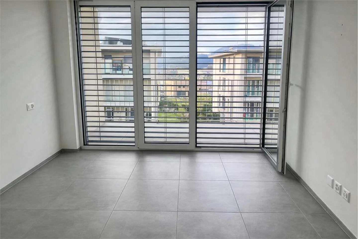 Modernes 2,5-Zimmer-Apartment mit Südterrasse in neuer Residenz in Balerna - Foto 5 von 6