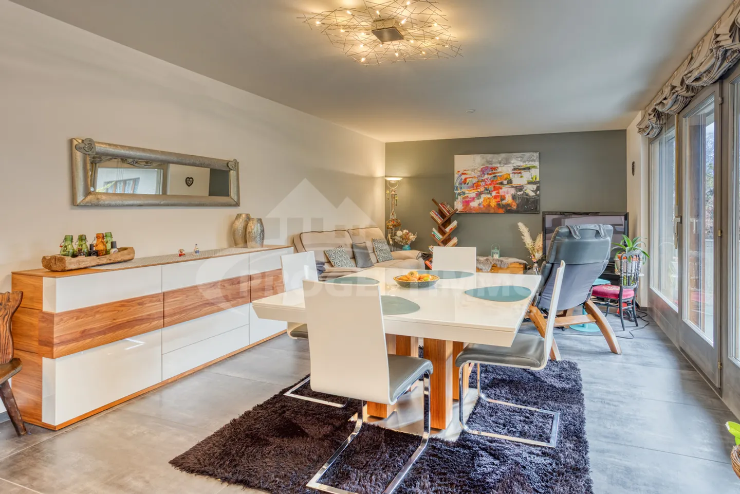 SUPERB 4.5-ZIMMER-WOHNUNG VOLLSTÄNDIG RENOVIERT - Foto 2 von 10