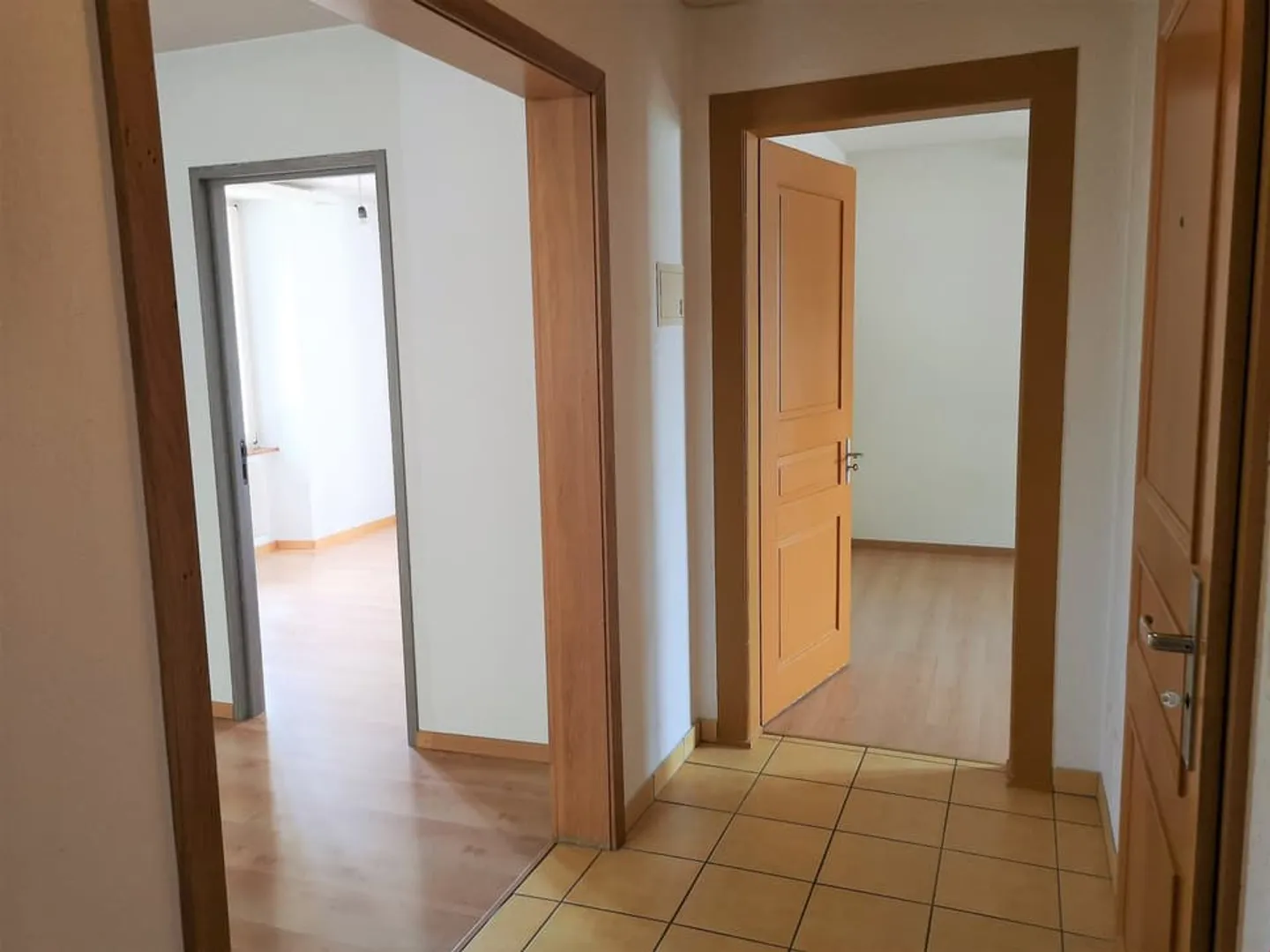 Edificio completamente affittato con 3 appartamenti e riserva di terreno edificabile - Foto 10 di 13