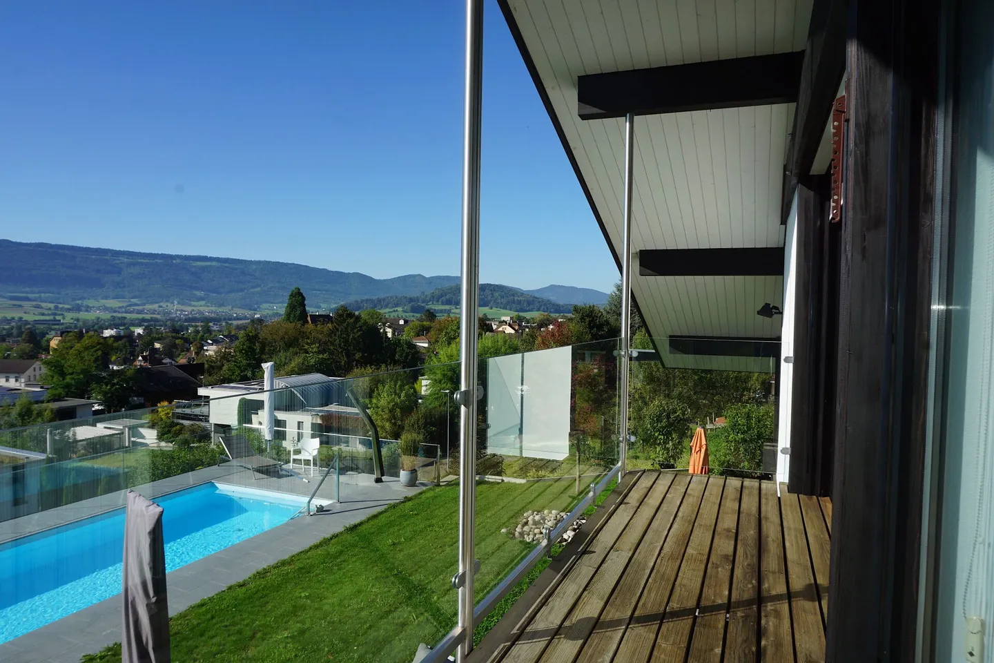 ARI-244 Prächtige Architektenvilla mit Pool und atemberaubendem Blick über die Höhen von Delémont - Foto 8 von 23