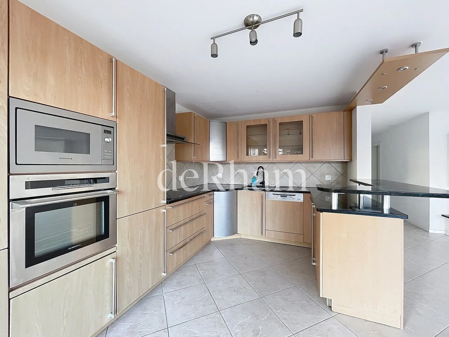 Villa lumineuse et spacieuse, emplacement idéal et vue panoramique! - Photo 3 sur 12