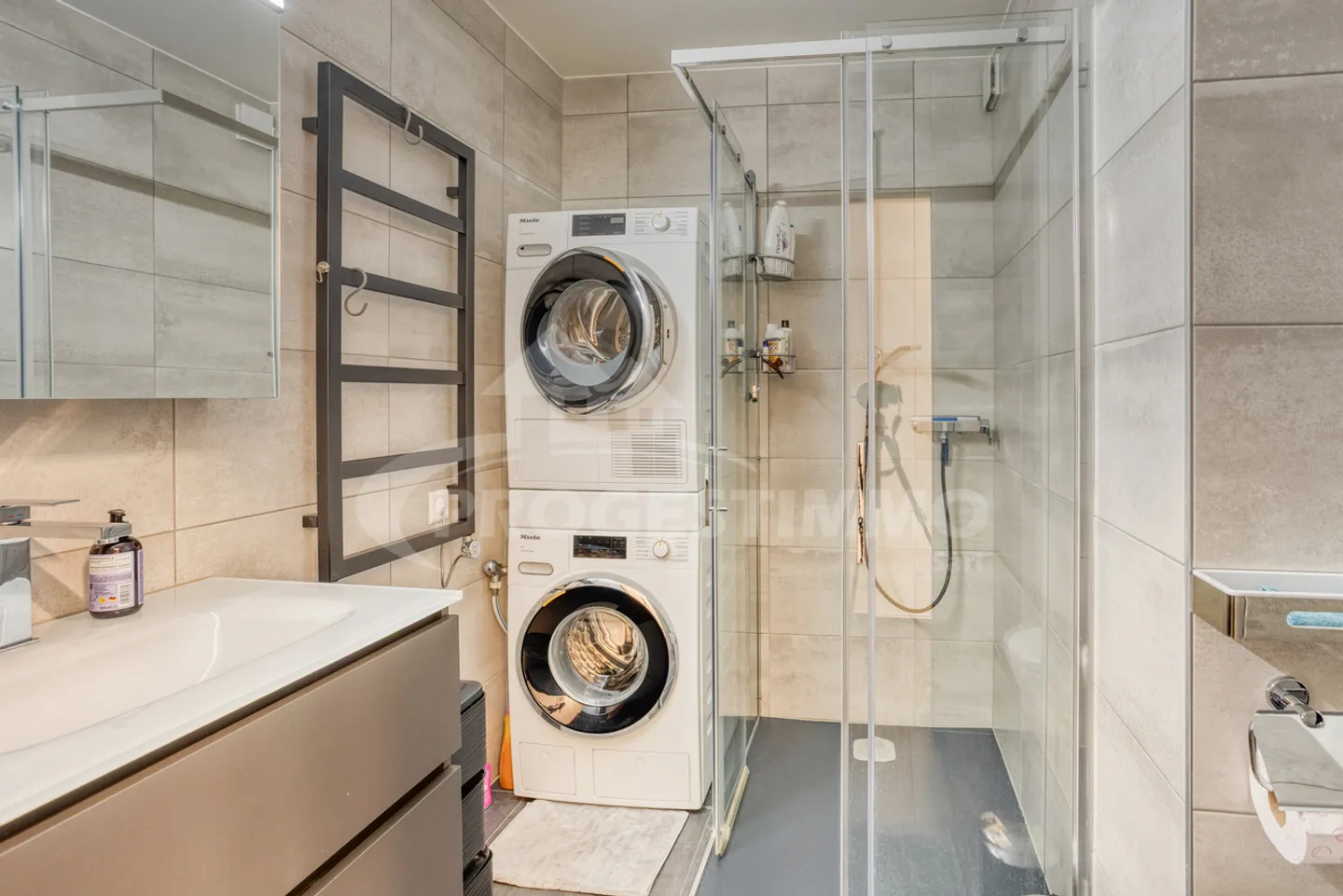 SUPERB 4.5-ZIMMER-WOHNUNG VOLLSTÄNDIG RENOVIERT - Foto 6 von 10