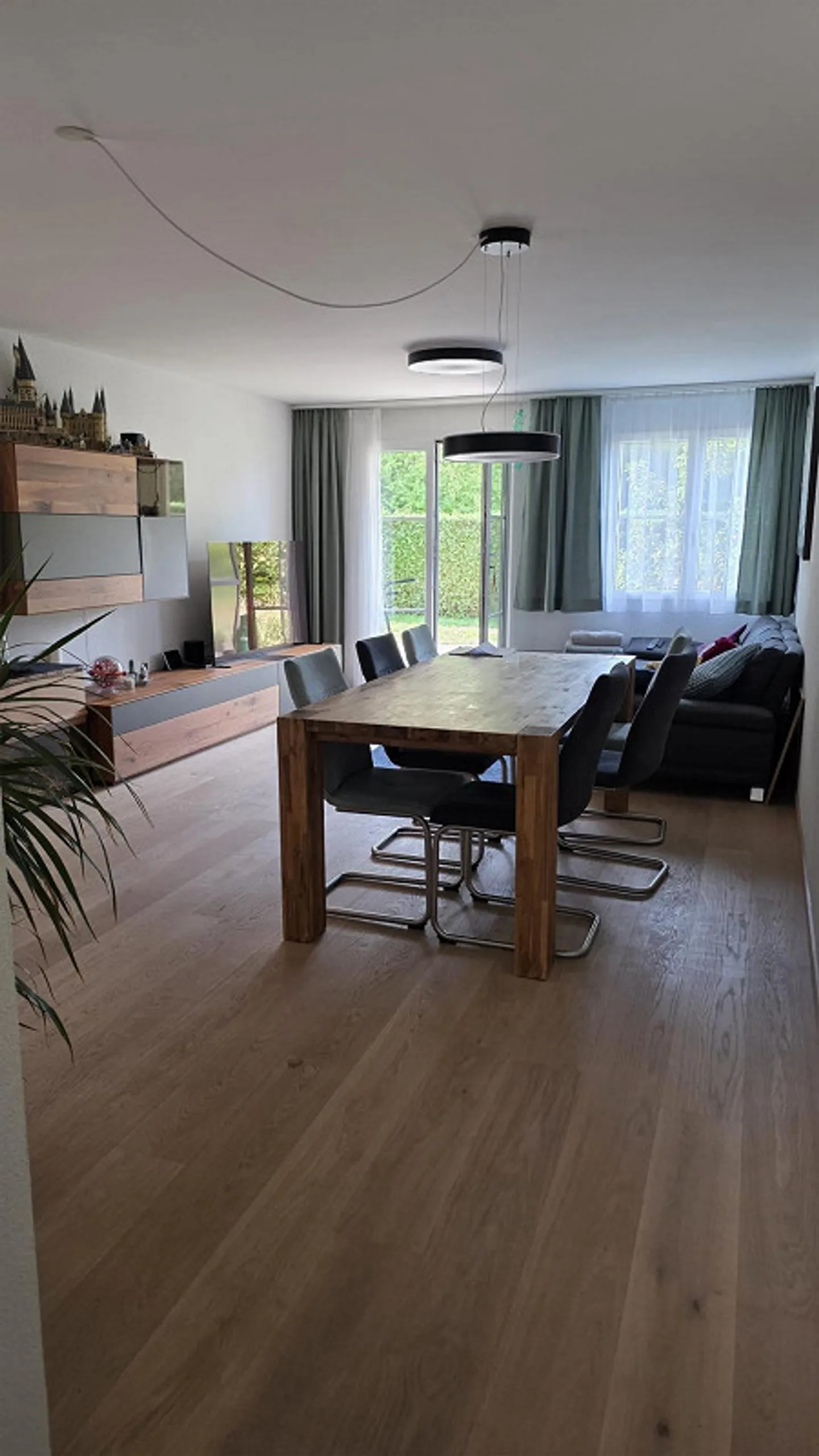 5.5-Room Ground Floor Apartment with Patio - Photo 3 of 8