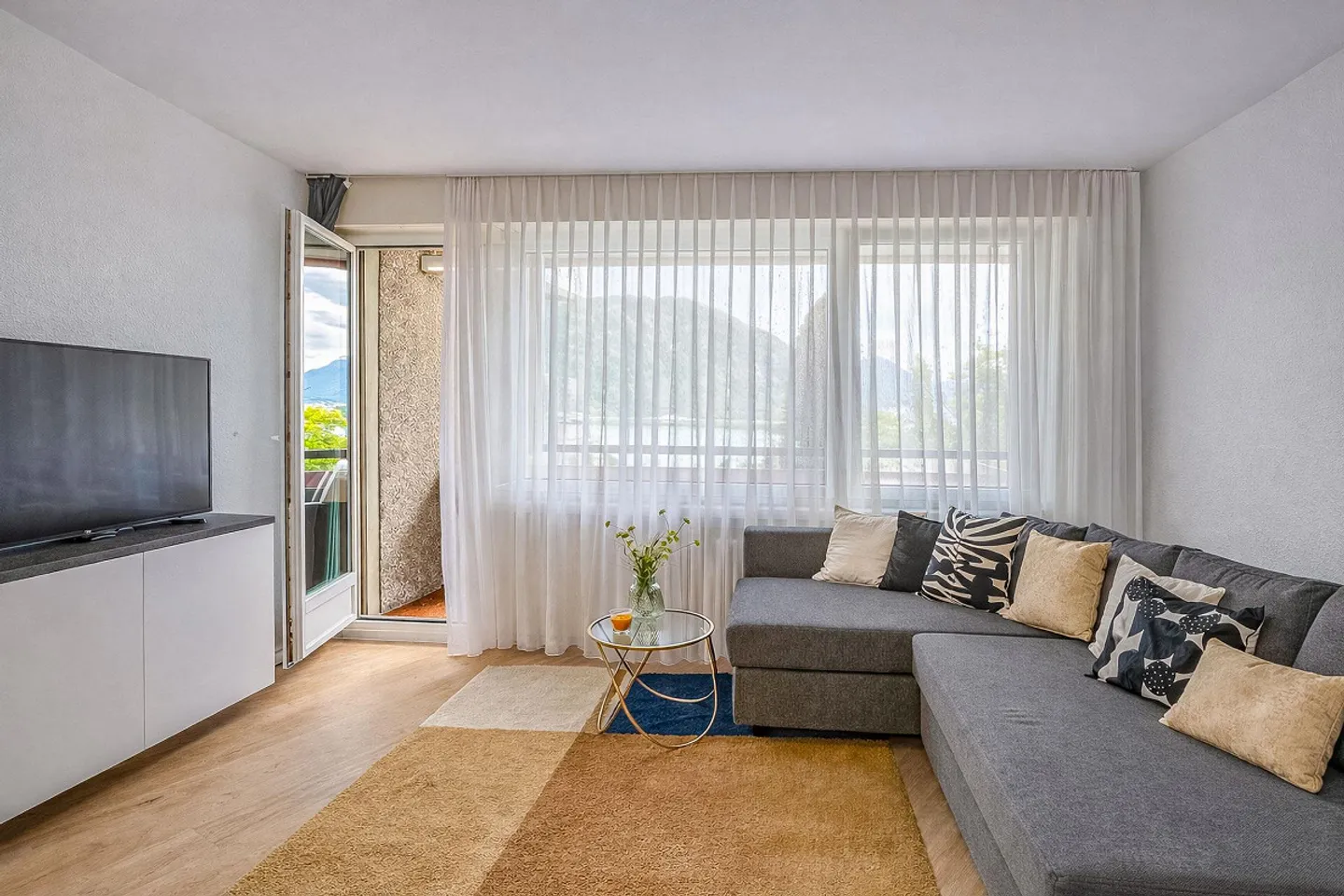 2.5 locali vista lago in residenza con piscina e darsena a Bissone - Photo 2 of 10