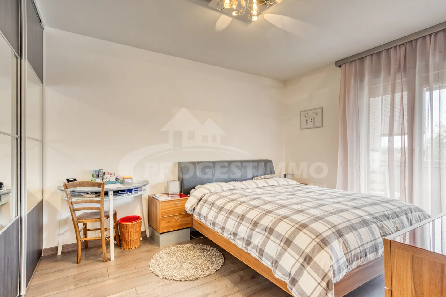 SUPERB 4.5-ZIMMER-WOHNUNG VOLLSTÄNDIG RENOVIERT - Foto 7 von 10