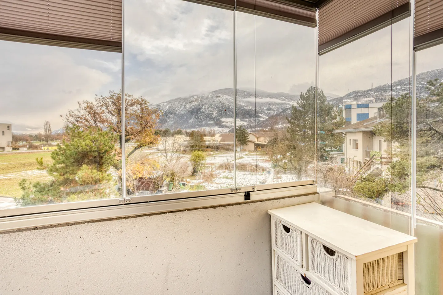 SUPERB 4.5-ZIMMER-WOHNUNG VOLLSTÄNDIG RENOVIERT - Foto 9 von 10