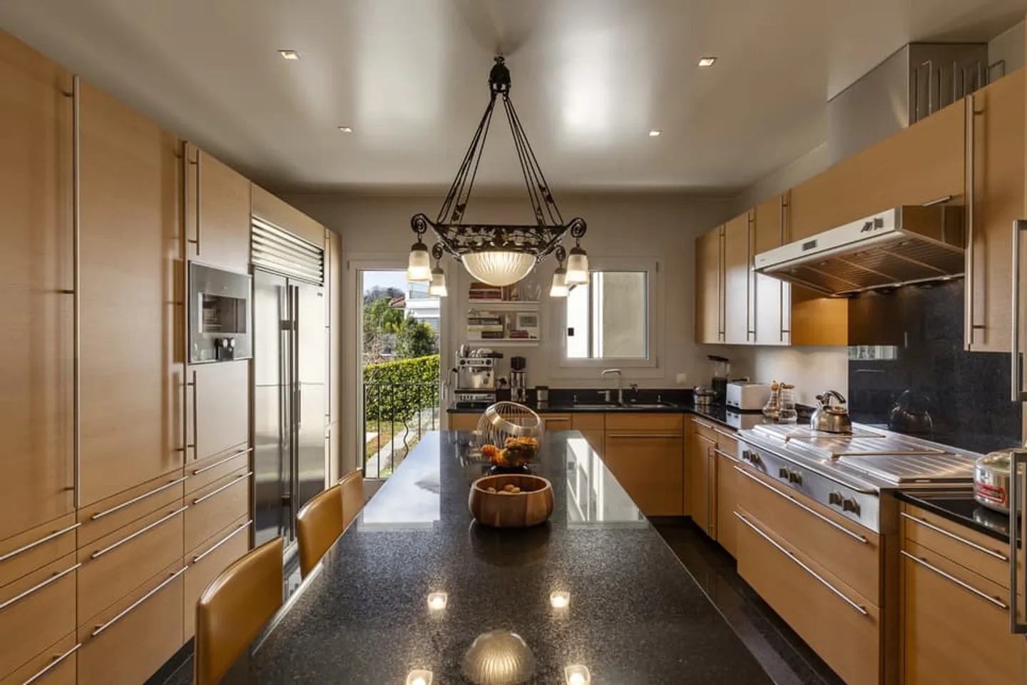 Geräumige moderne Immobilie in dominanter Lage - Foto 4 von 13