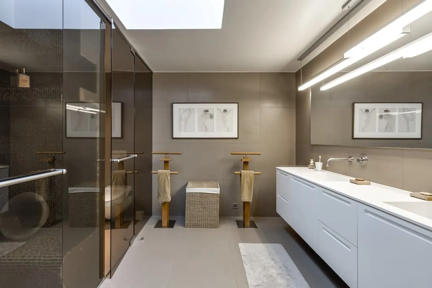 Geräumige moderne Immobilie in dominanter Lage - Foto 8 von 13