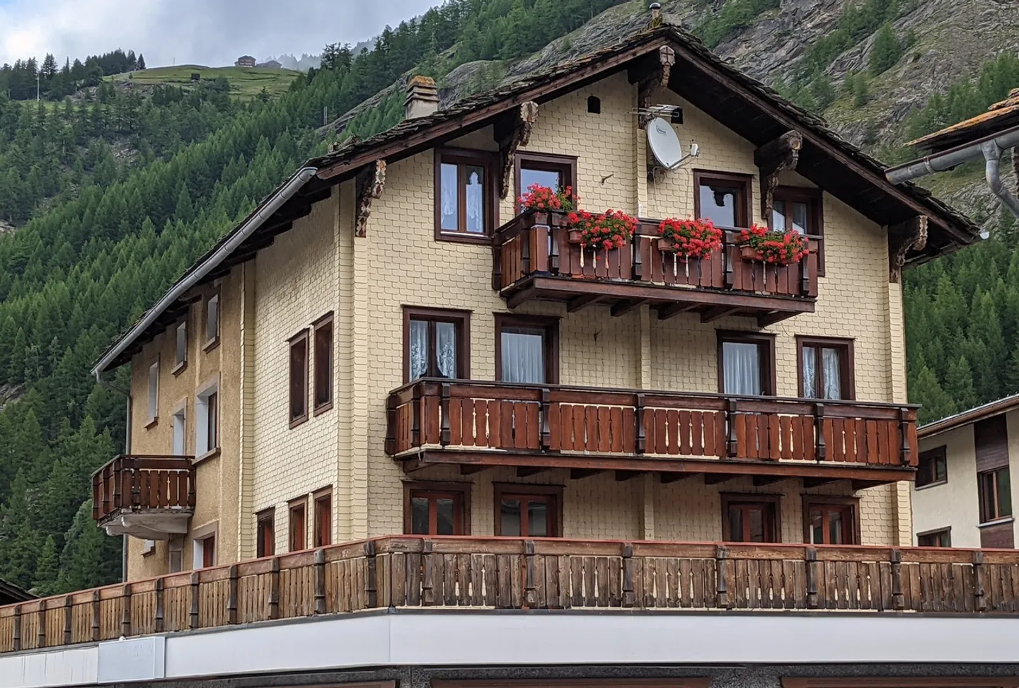 Furnished 4-room apartment in Saas-Grund - Photo 1 of 12