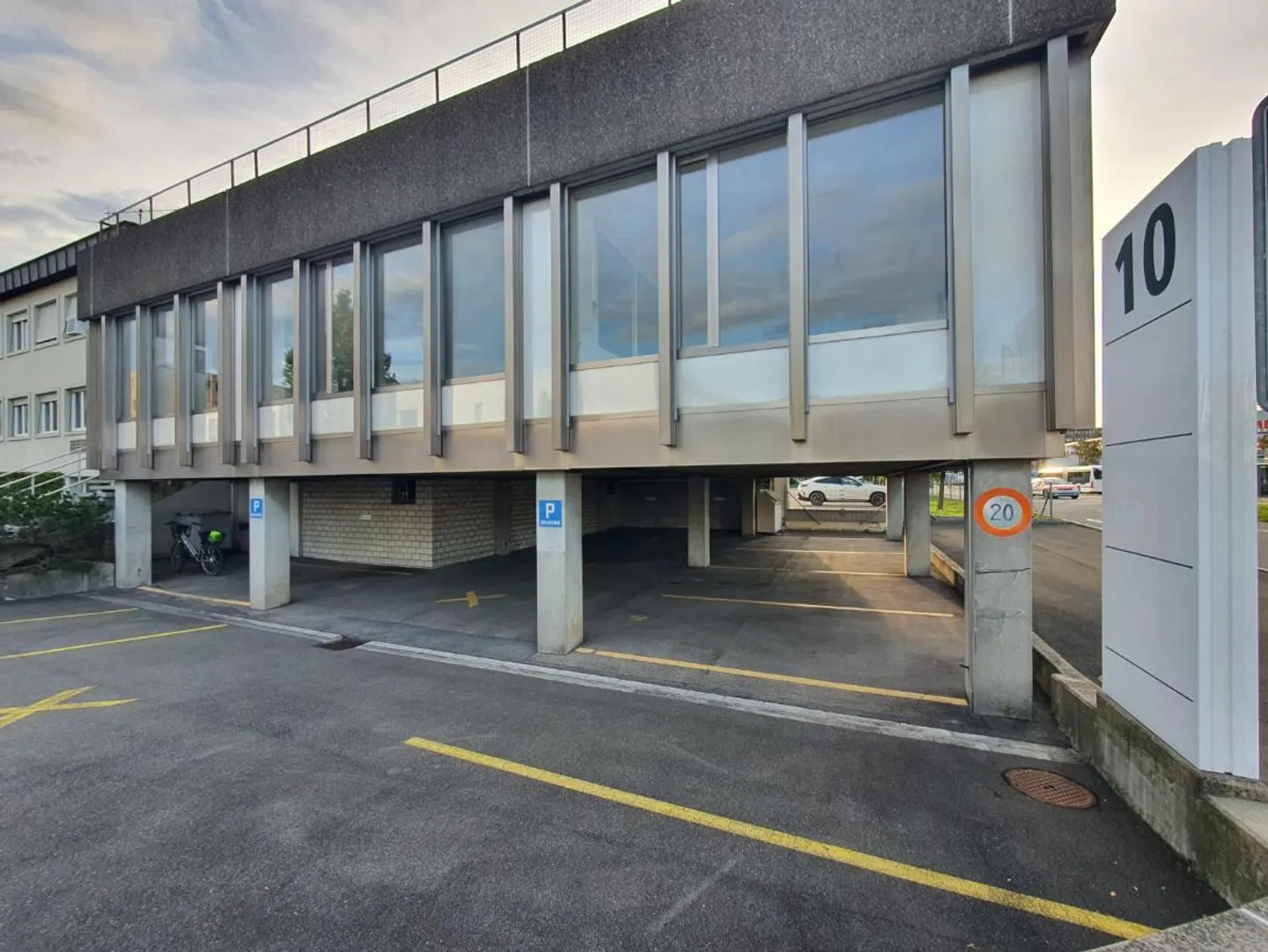 "Parking (couverte) à Cham 6330" - Photo 1 sur 3