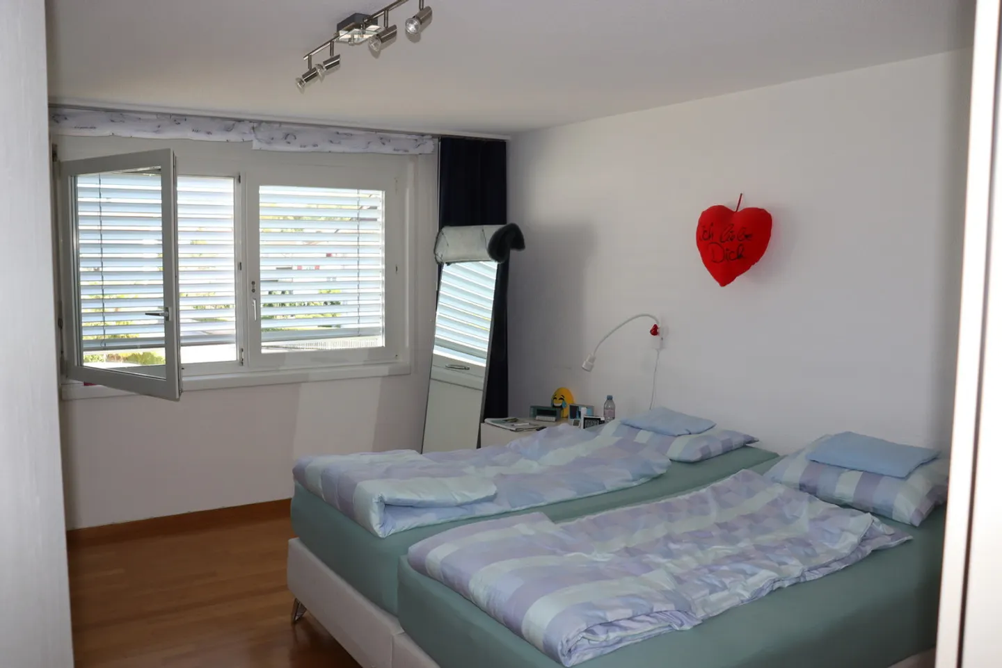 Modern 4.5-Room Apartment - Photo 10 of 15