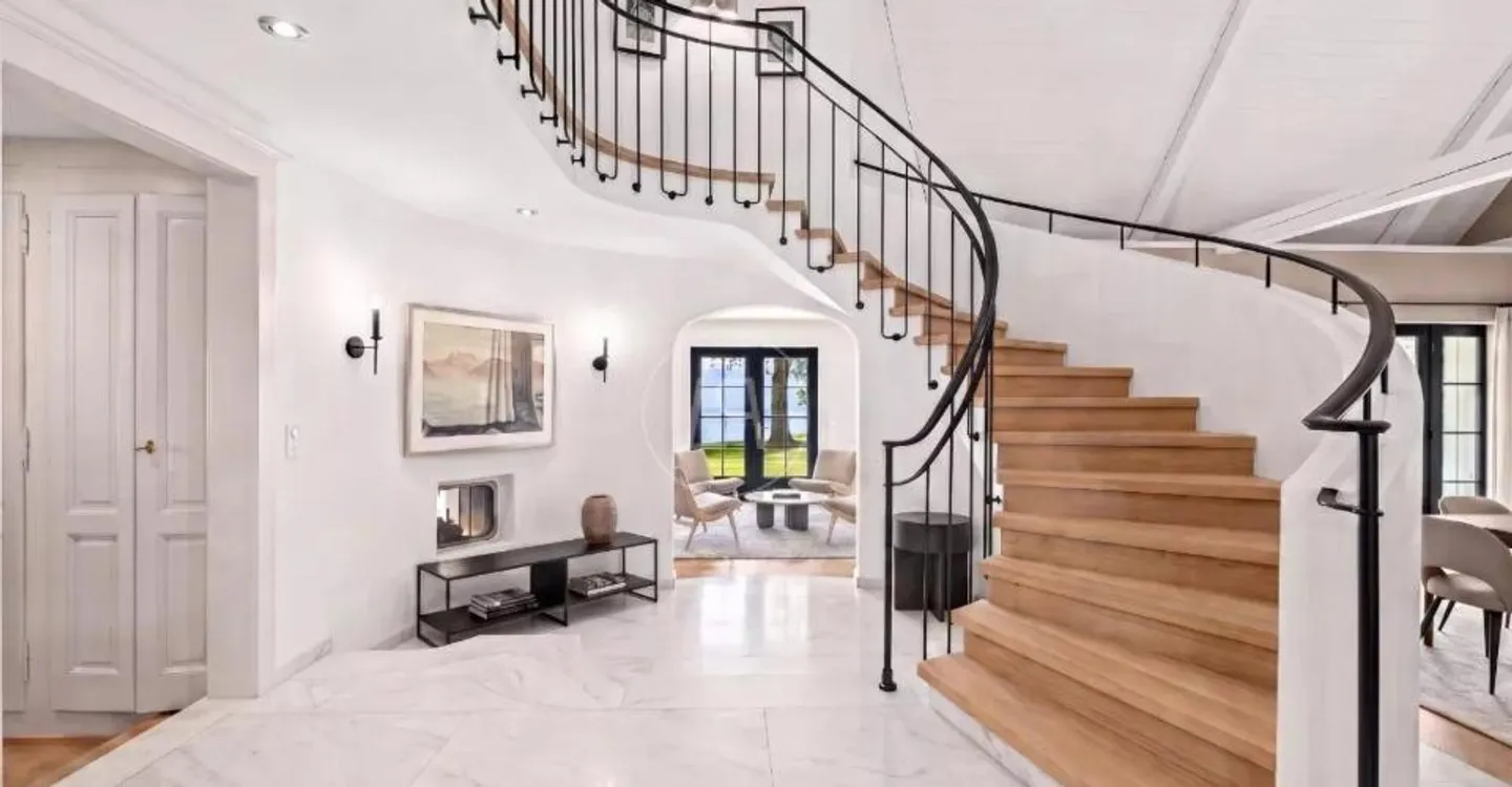 Elegant Waterfront Villa in Saint-Prex - Photo 2 of 13