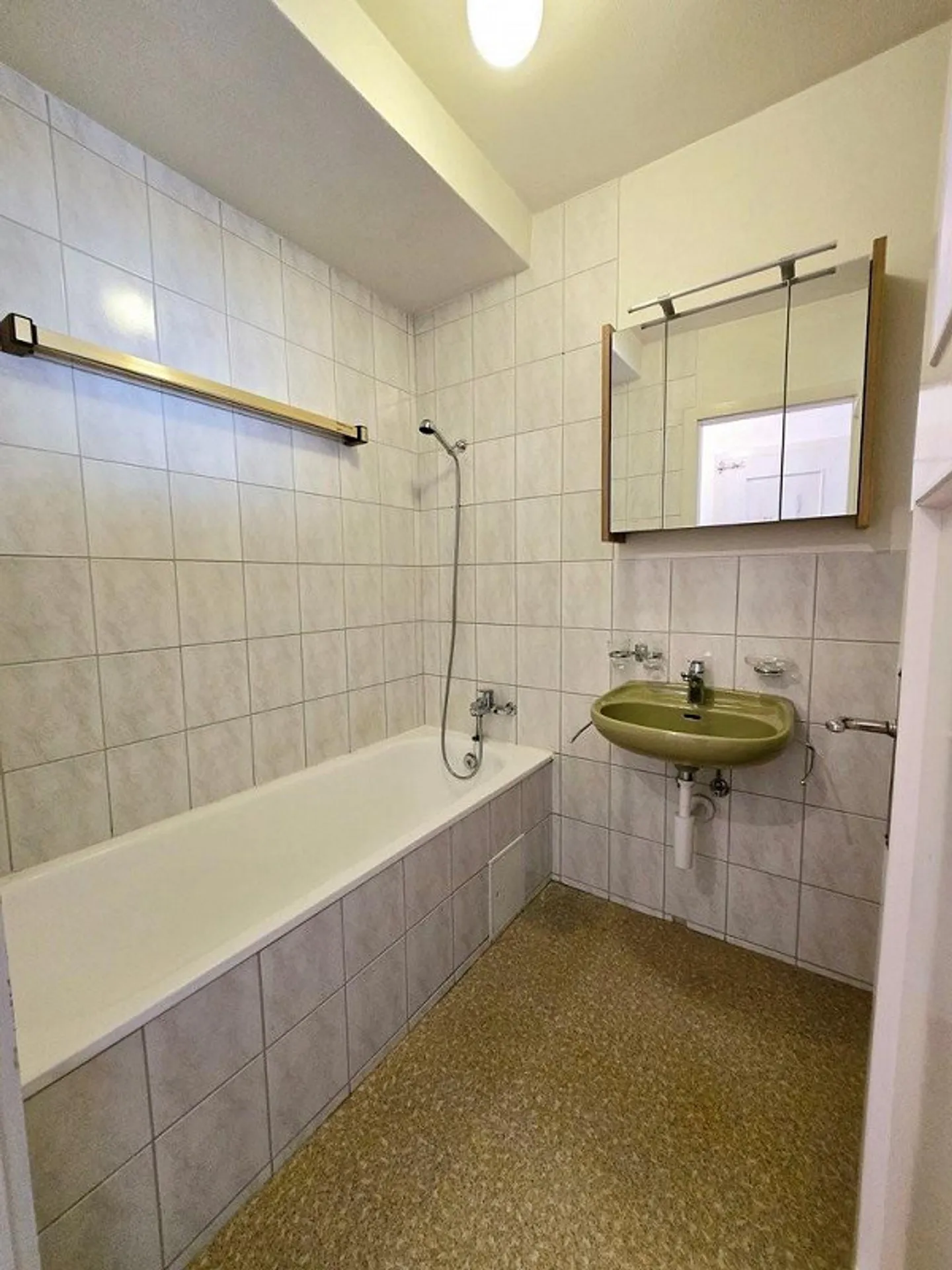 3-room apartment (maisonette) in immediate proximity to the University of Basel - Photo 9 of 12