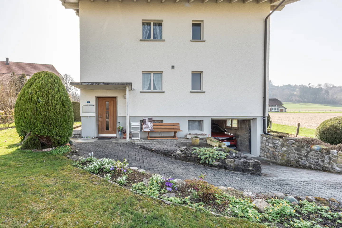 Freistehendes Familienhaus mit Garten - Foto 2 von 12