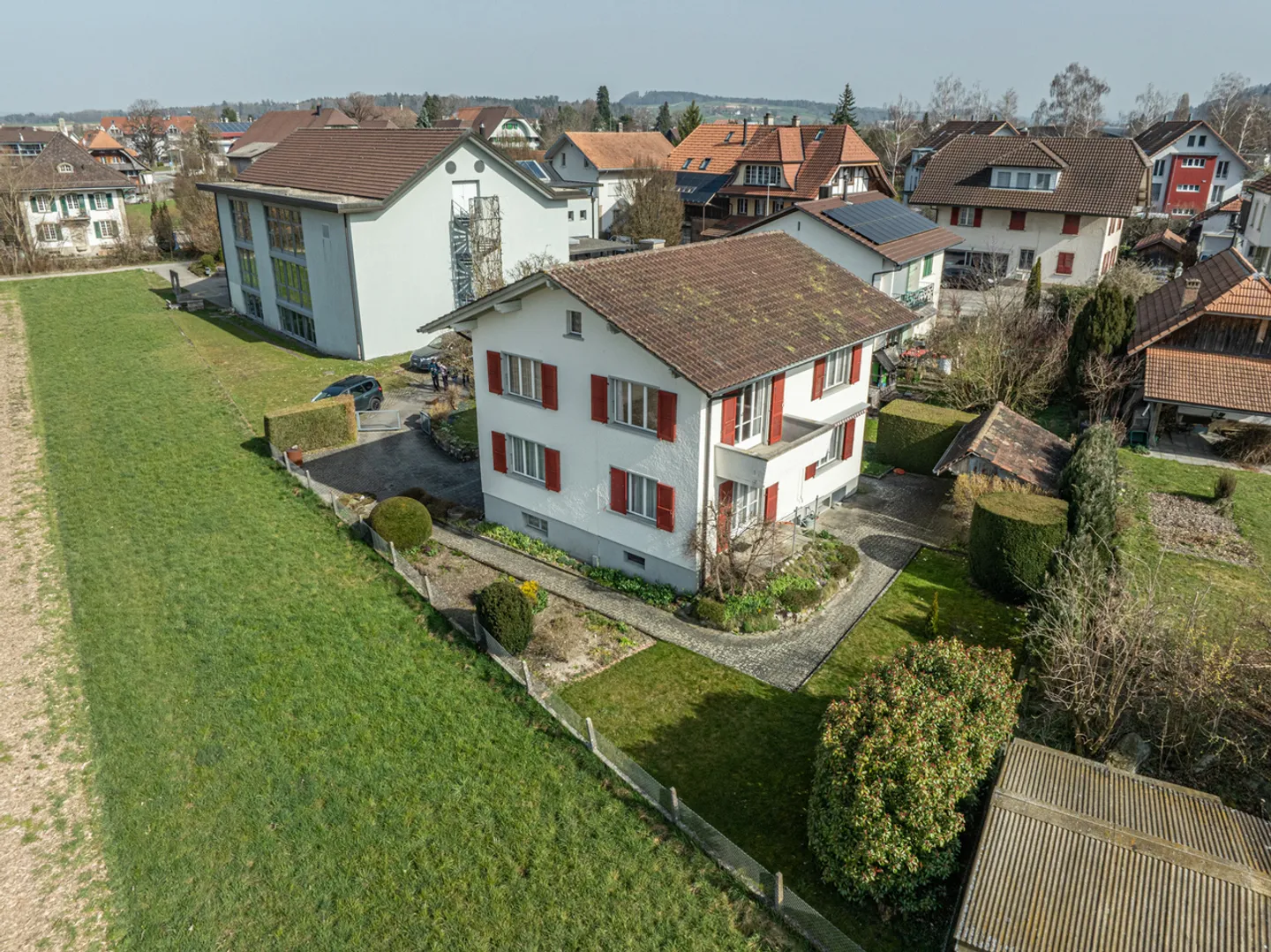 Freistehendes Familienhaus mit Garten - Foto 3 von 12