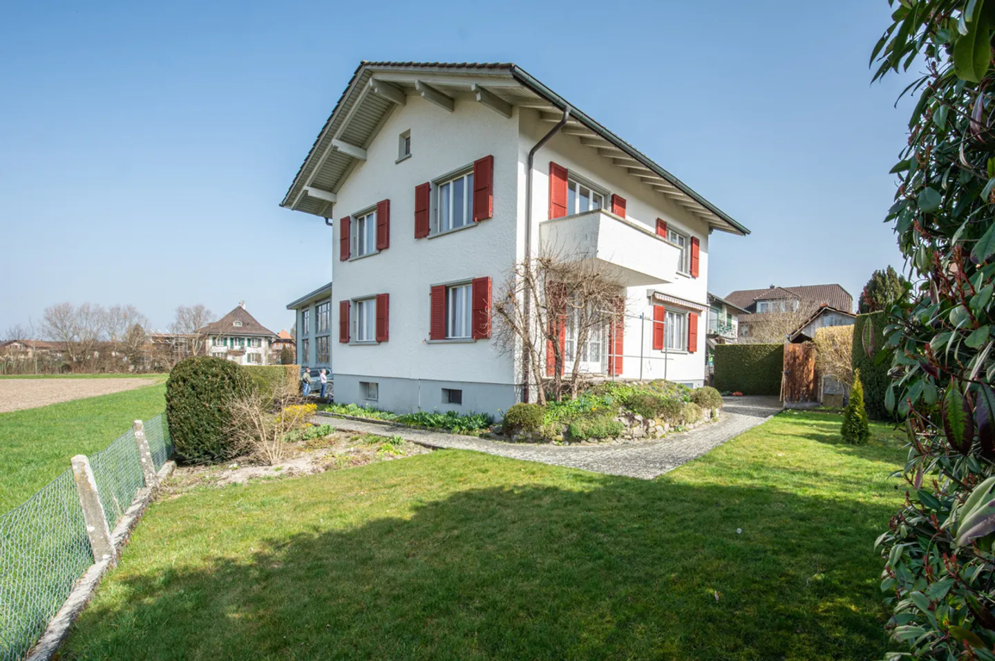 Freistehendes Familienhaus mit Garten - Foto 1 von 12