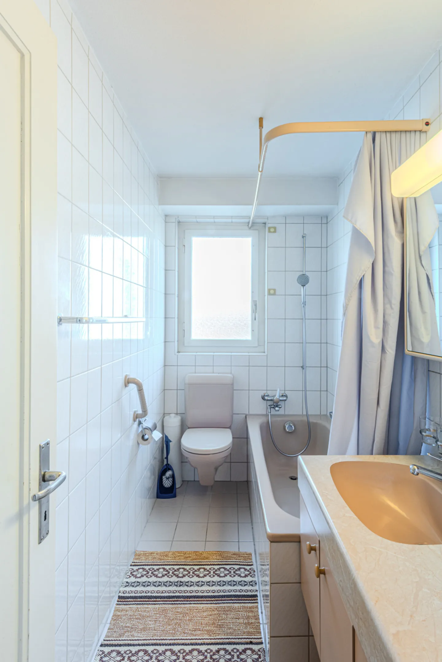 Freistehendes Familienhaus mit Garten - Foto 6 von 12