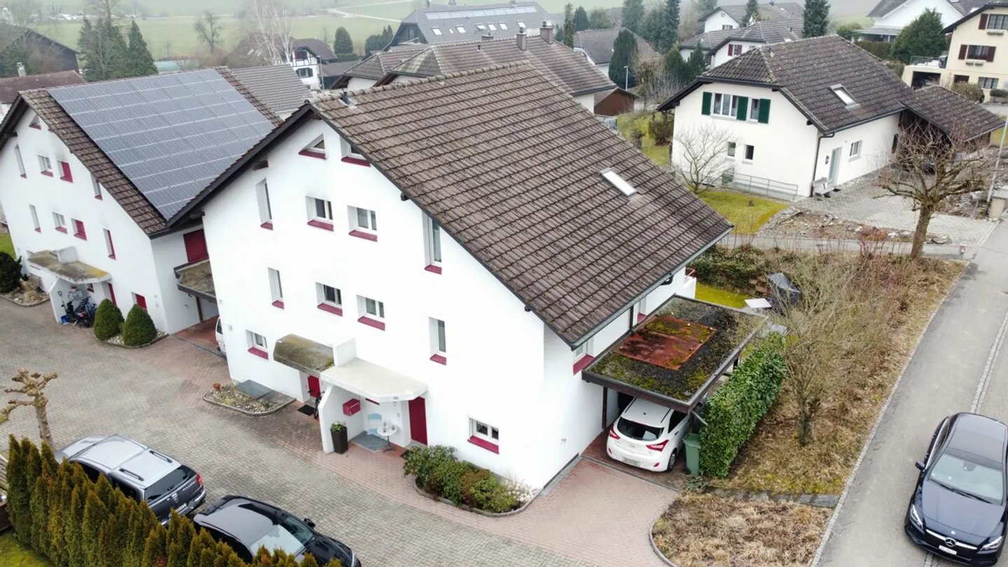 VILLA DOPPIA DI 5,5 STANZE IN UNA POSIZIONE IDILLICA - Foto 4 di 16