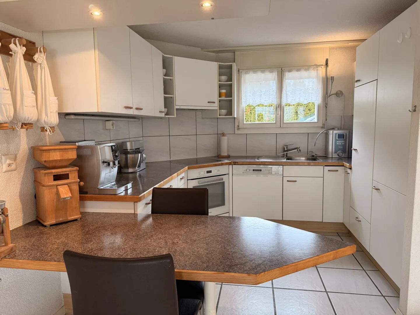 VILLA DOPPIA DI 5,5 STANZE IN UNA POSIZIONE IDILLICA - Foto 6 di 16