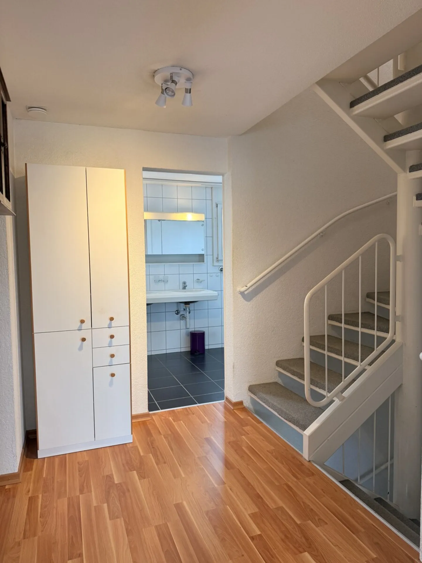 VILLA DOPPIA DI 5,5 STANZE IN UNA POSIZIONE IDILLICA - Foto 8 di 16