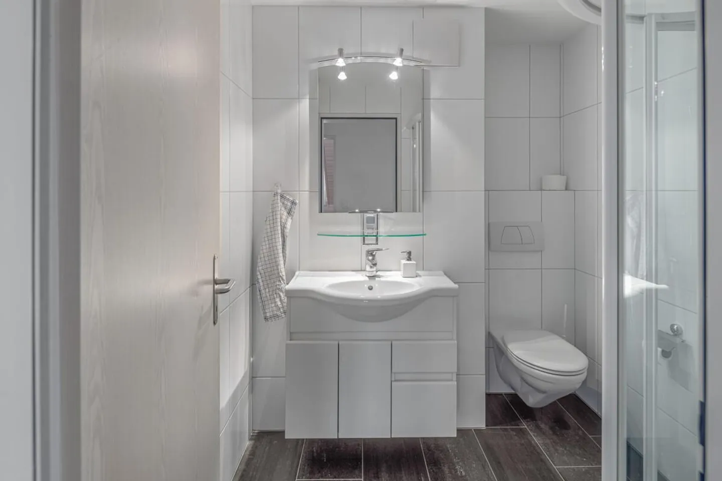 Appartement en penthouse de 4 ½ pièces dans un emplacement calme ! - Photo 4 sur 13