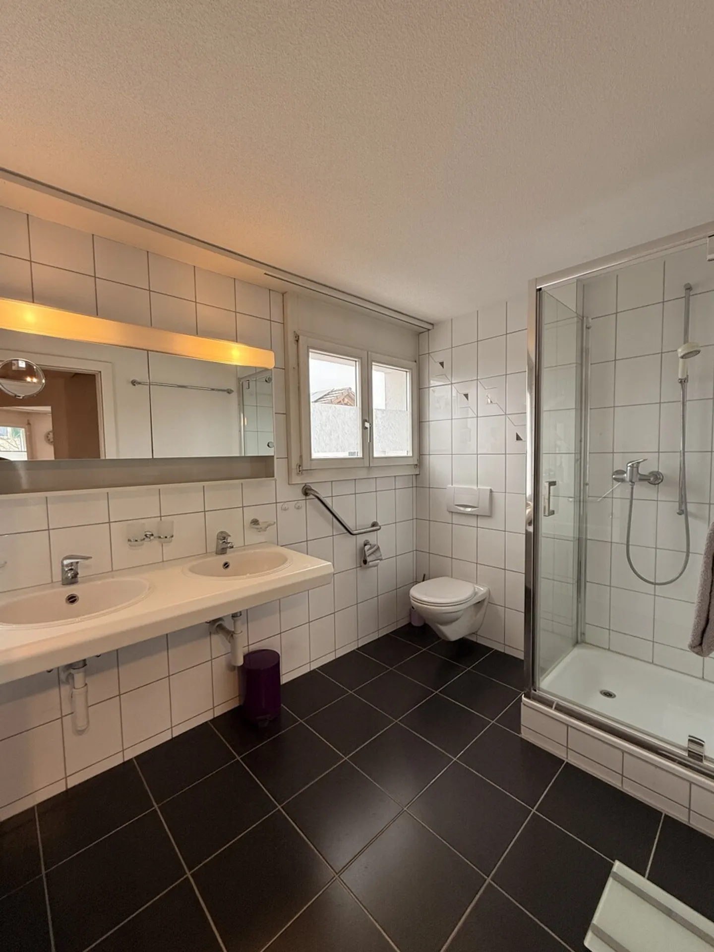 VILLA DOPPIA DI 5,5 STANZE IN UNA POSIZIONE IDILLICA - Foto 9 di 16