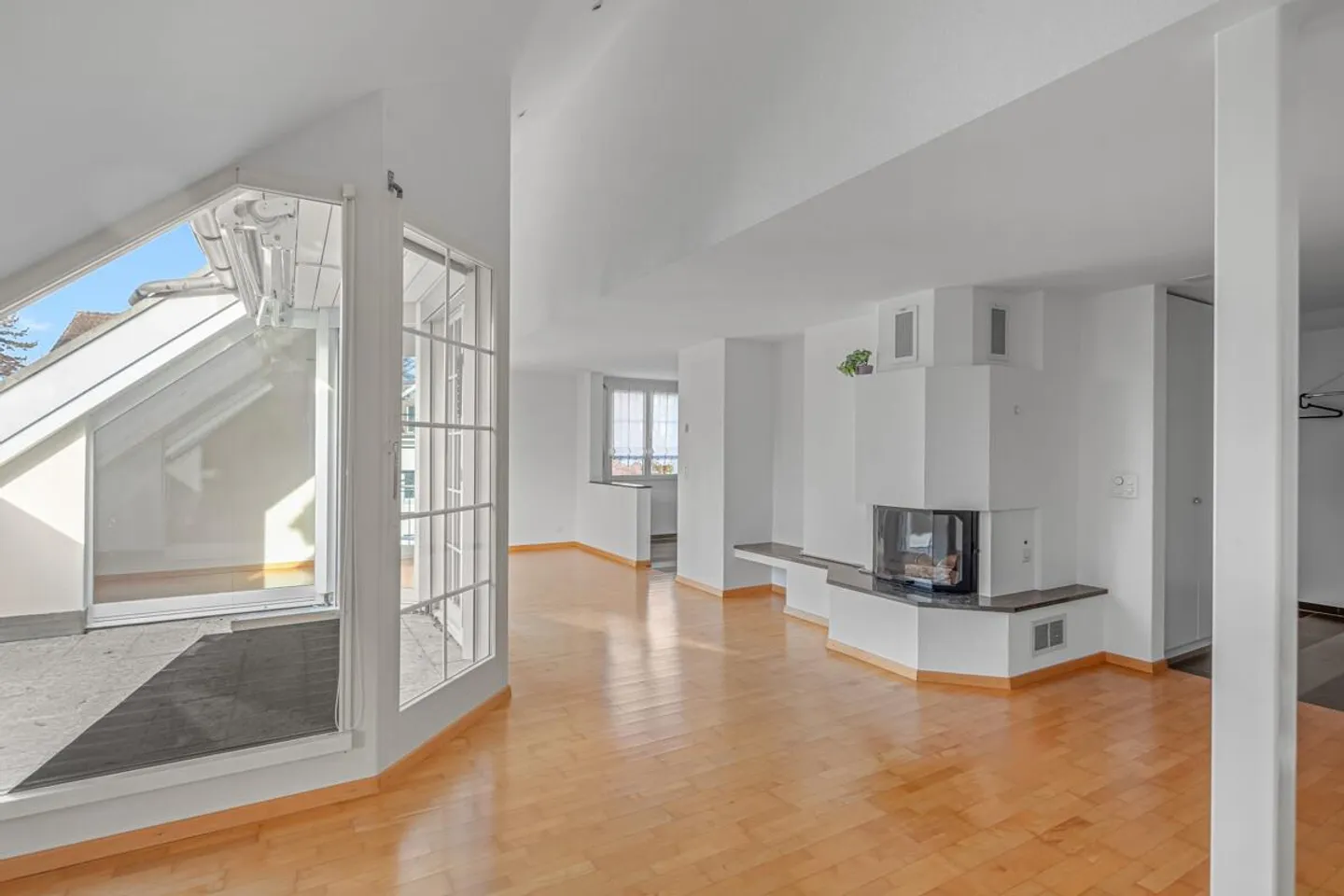 Appartement en penthouse de 4 ½ pièces dans un emplacement calme ! - Photo 6 sur 13