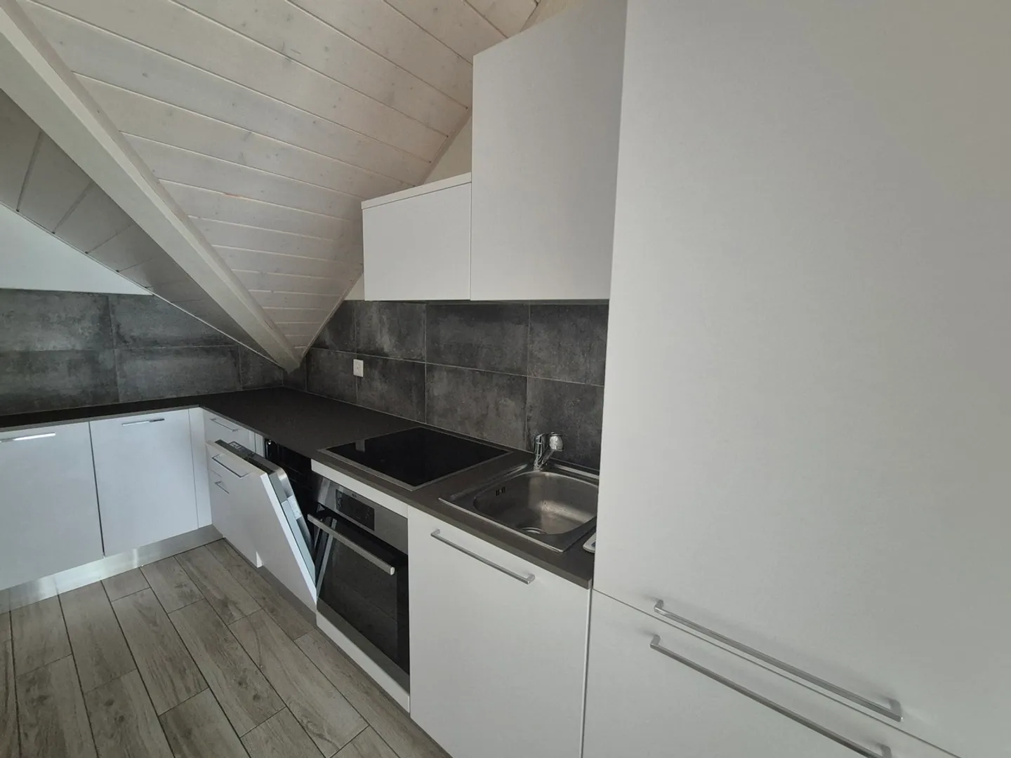 MOUDON / Studio with mezzanine in the center - Photo 2 of 5