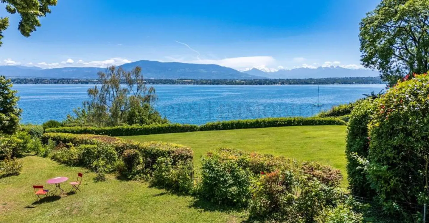 Grande maison avec vue sur le lac - Photo 1 sur 12