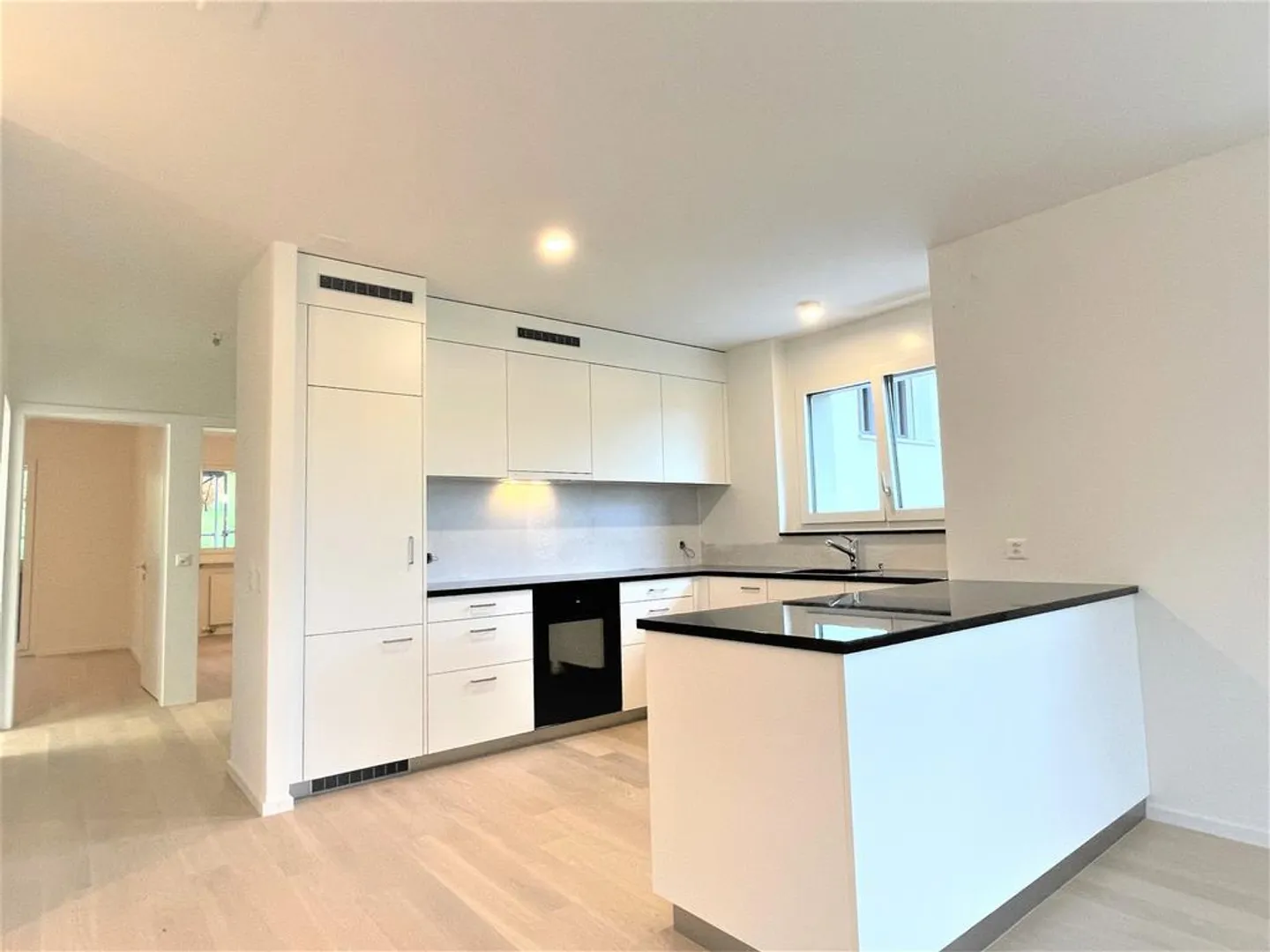 3.5-room apartment in the best location in Binningen - Photo 3 of 9