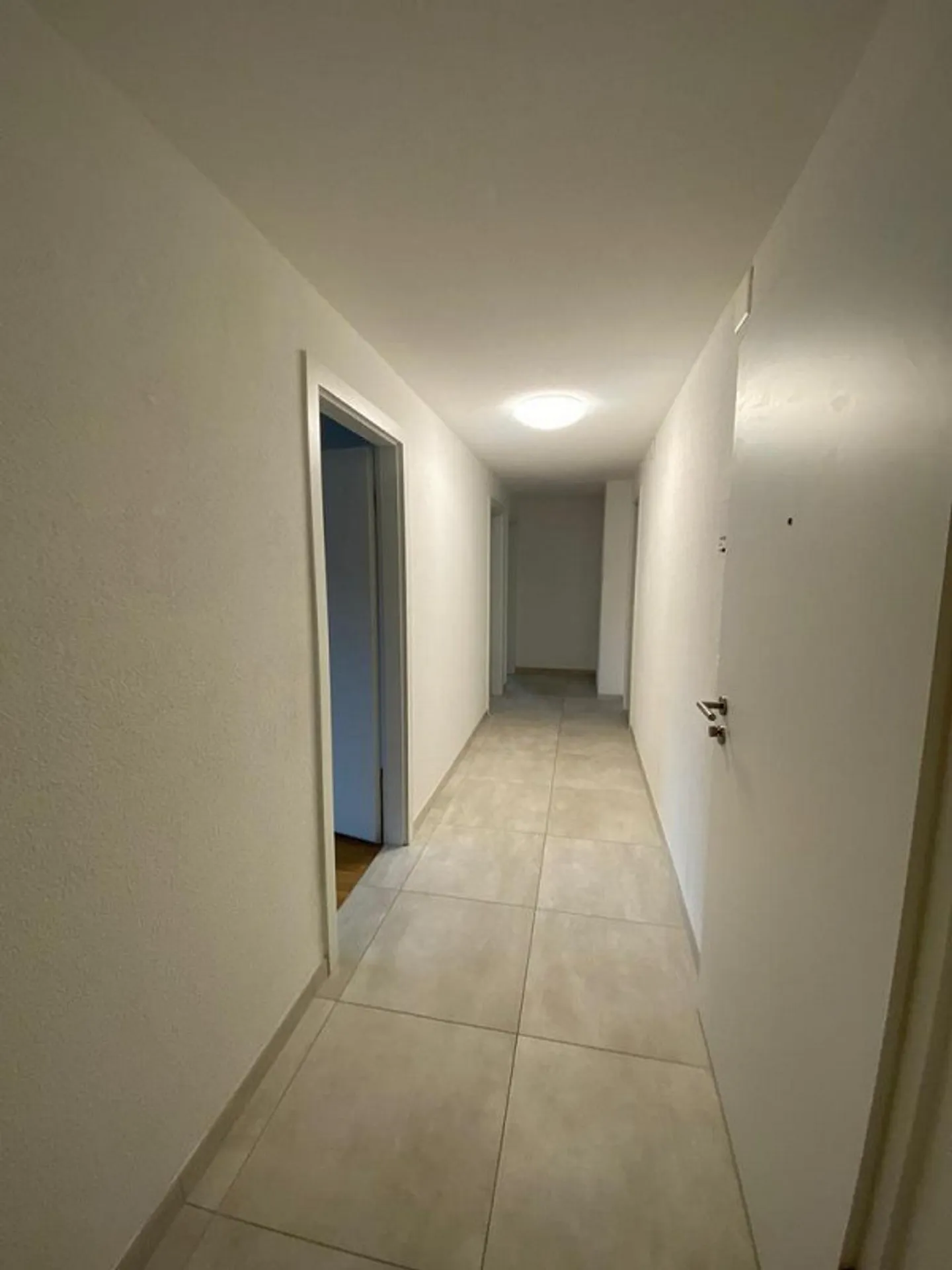 Appartamento moderno di 3,5 locali al 3° piano con due balconi - Foto 9 di 10