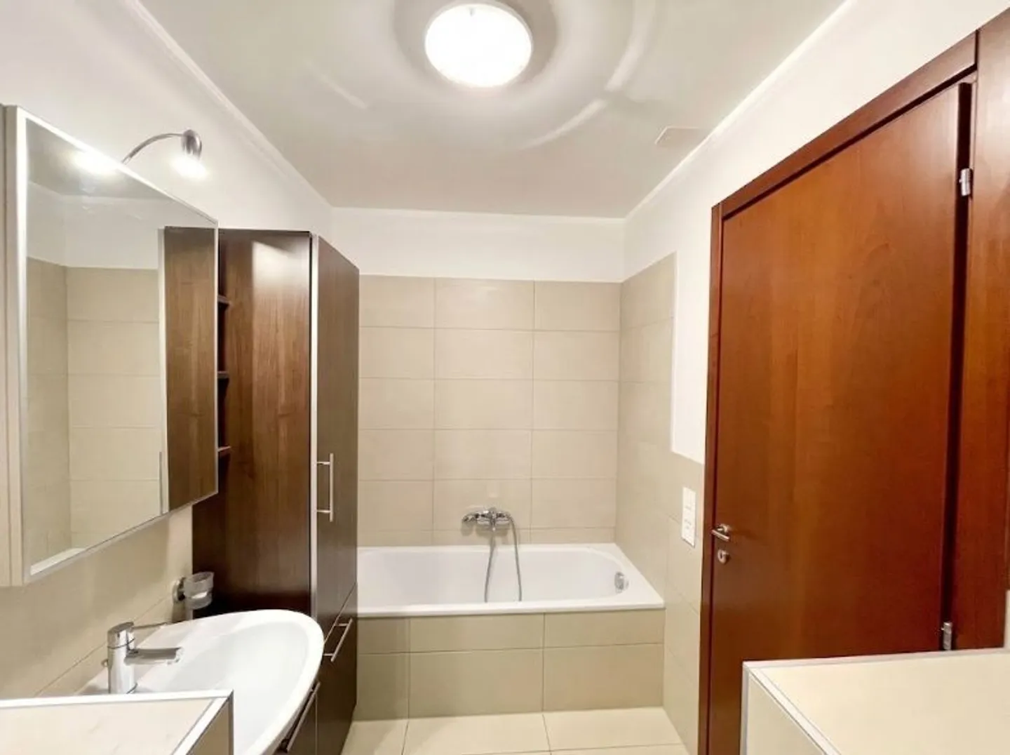 Charming Apartment with Lake View - Photo 12 of 12