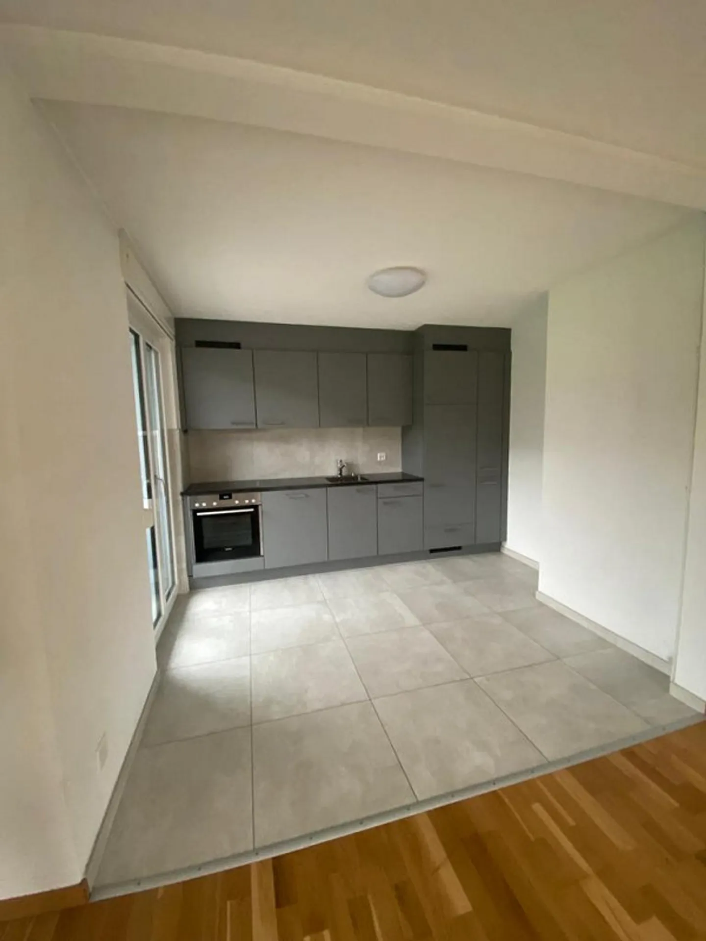 Appartamento moderno di 3,5 locali al 3° piano con due balconi - Foto 2 di 10