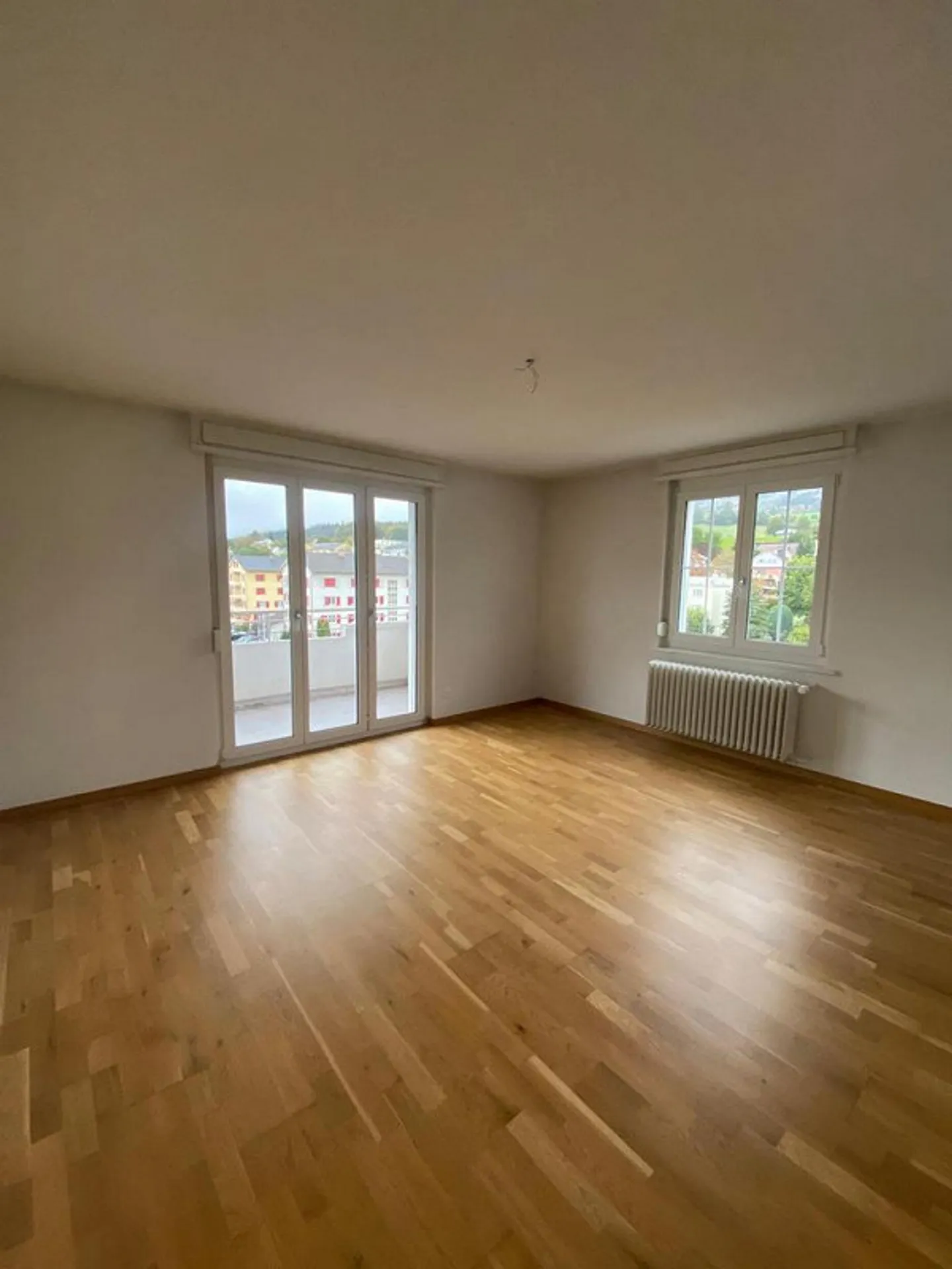 Appartamento moderno di 3,5 locali al 3° piano con due balconi - Foto 3 di 10