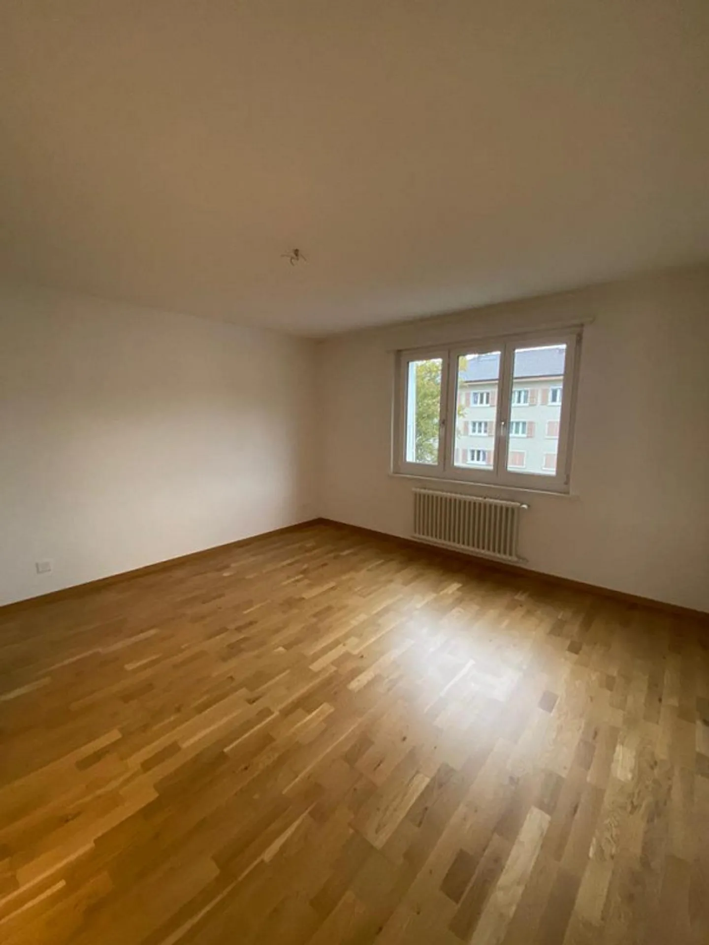 Appartamento moderno di 3,5 locali al 3° piano con due balconi - Foto 4 di 10