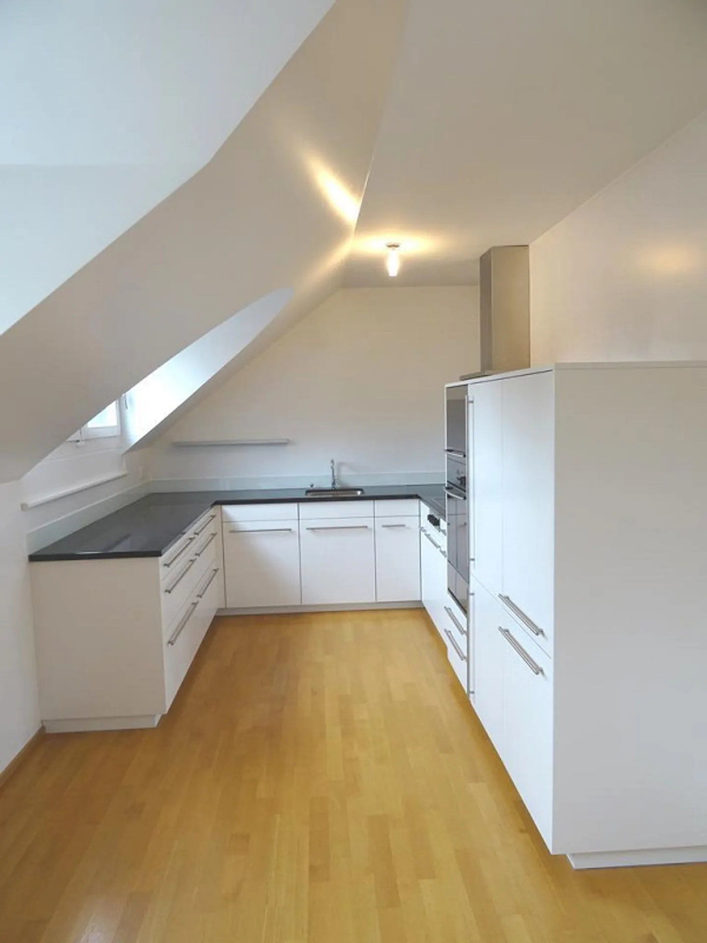 Appartement moderne avec grenier spacieux - Photo 1 sur 10